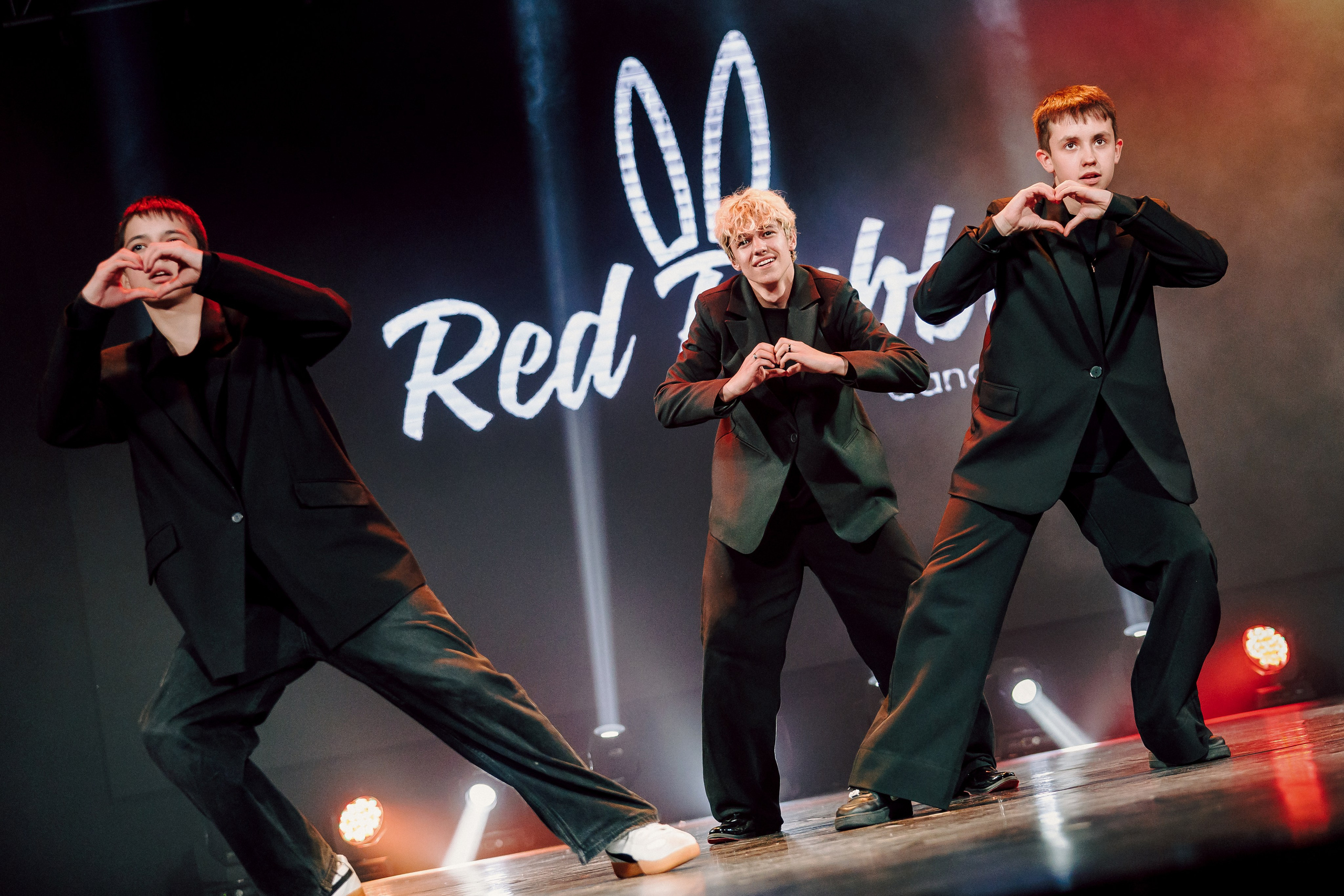 Отчётный концерт танцевальной школы «Red Rabbits» 2025. Лёшка Варзегов — фотограф