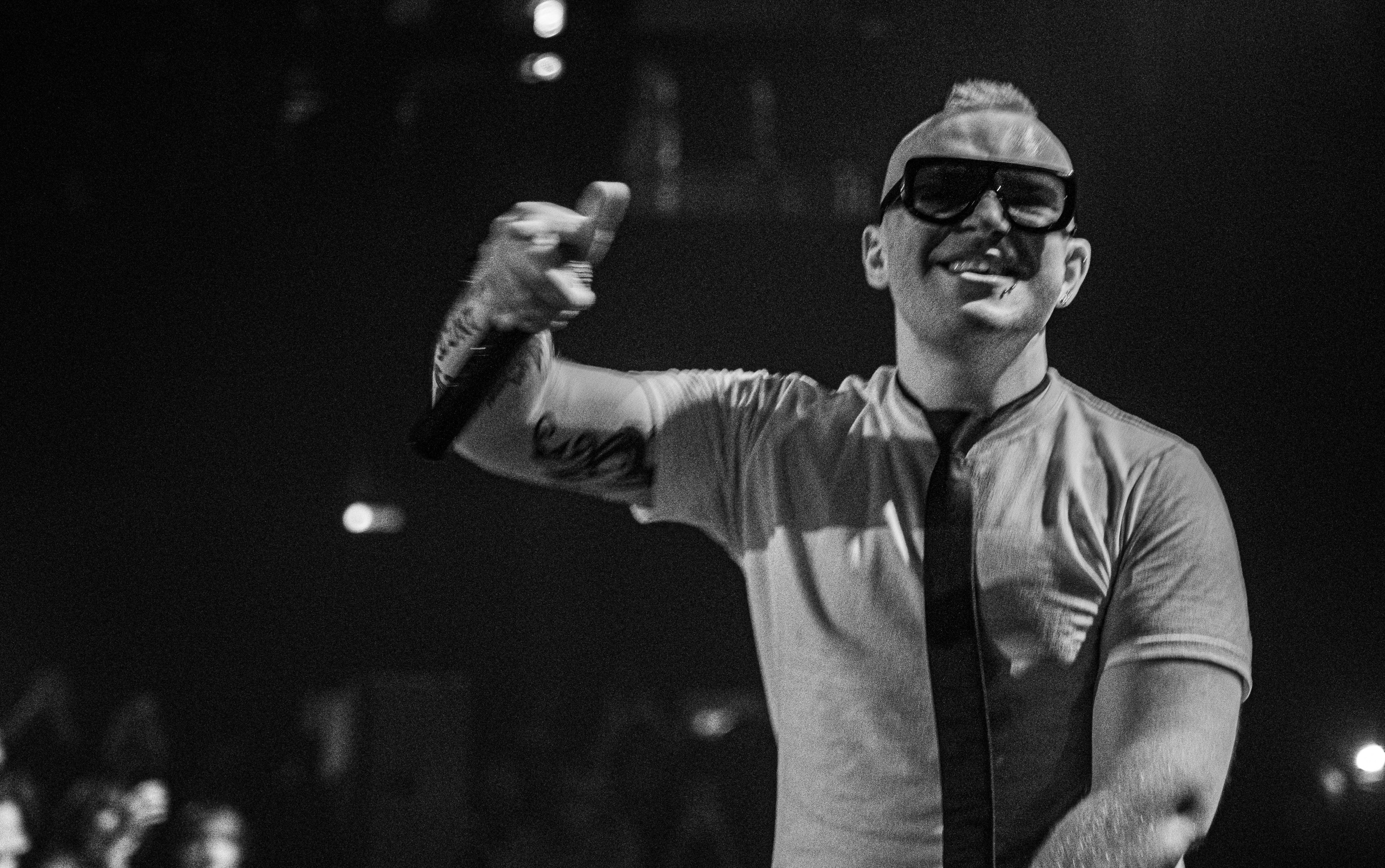 Huzzy b 29.12.2025. Коммерческий и художественный фотограф и видеограф в Москве Арсений Тургенев