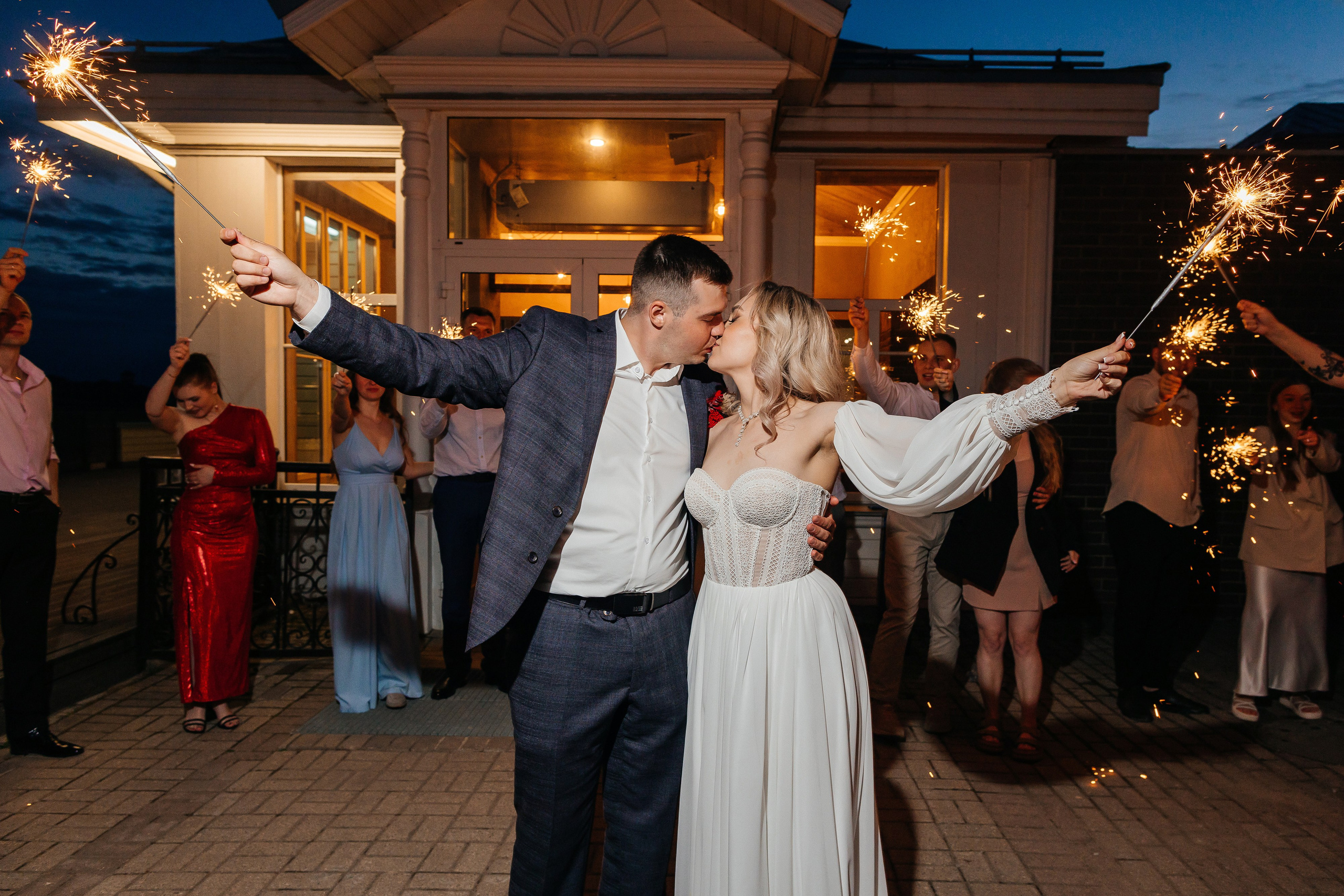 Грандиозное свадебное событие в уютном ресторане. Олег Сверчков | Свадебный фотограф Вологда