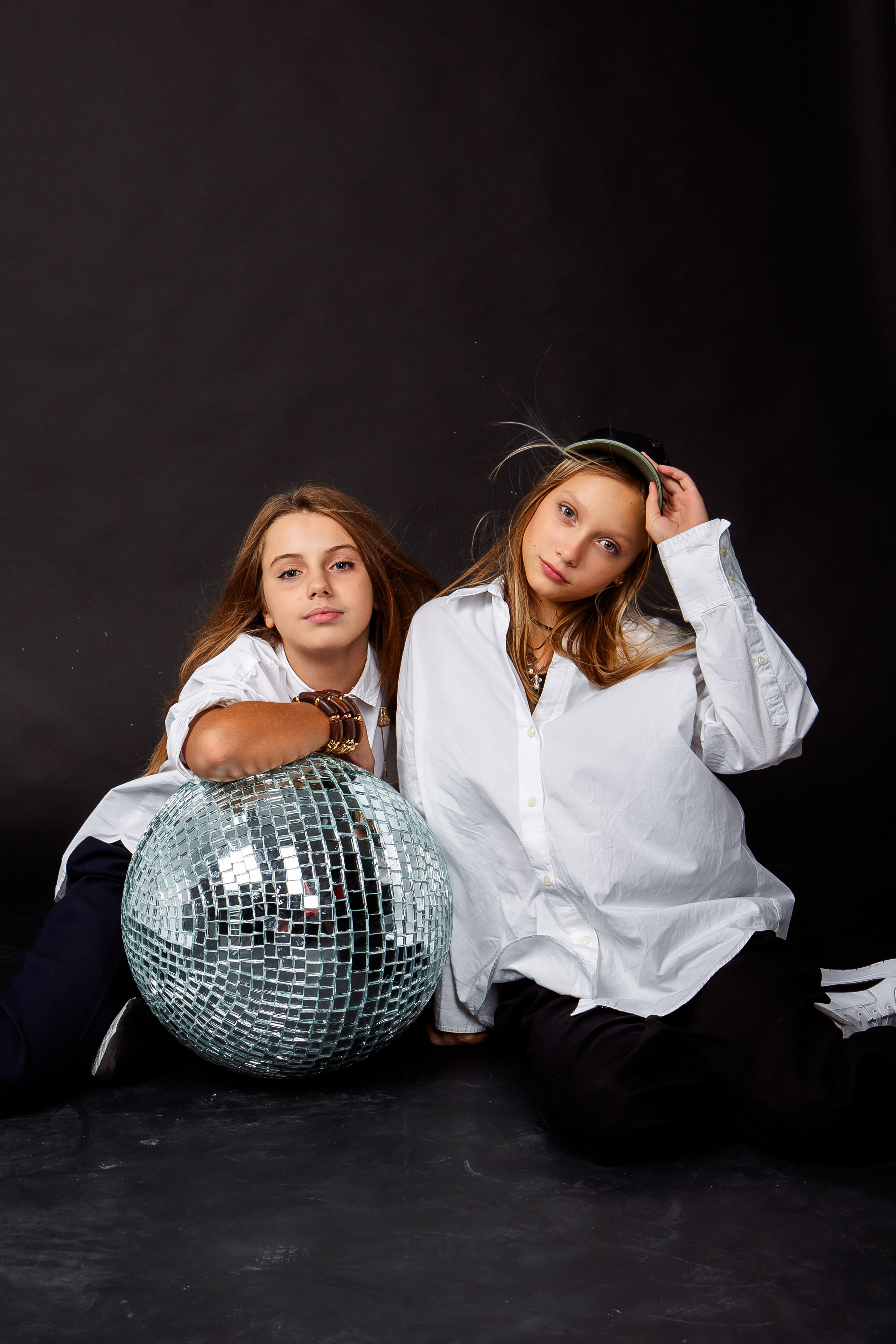 Подружки. Семейный детский фотограф. Фотосессия в Минске