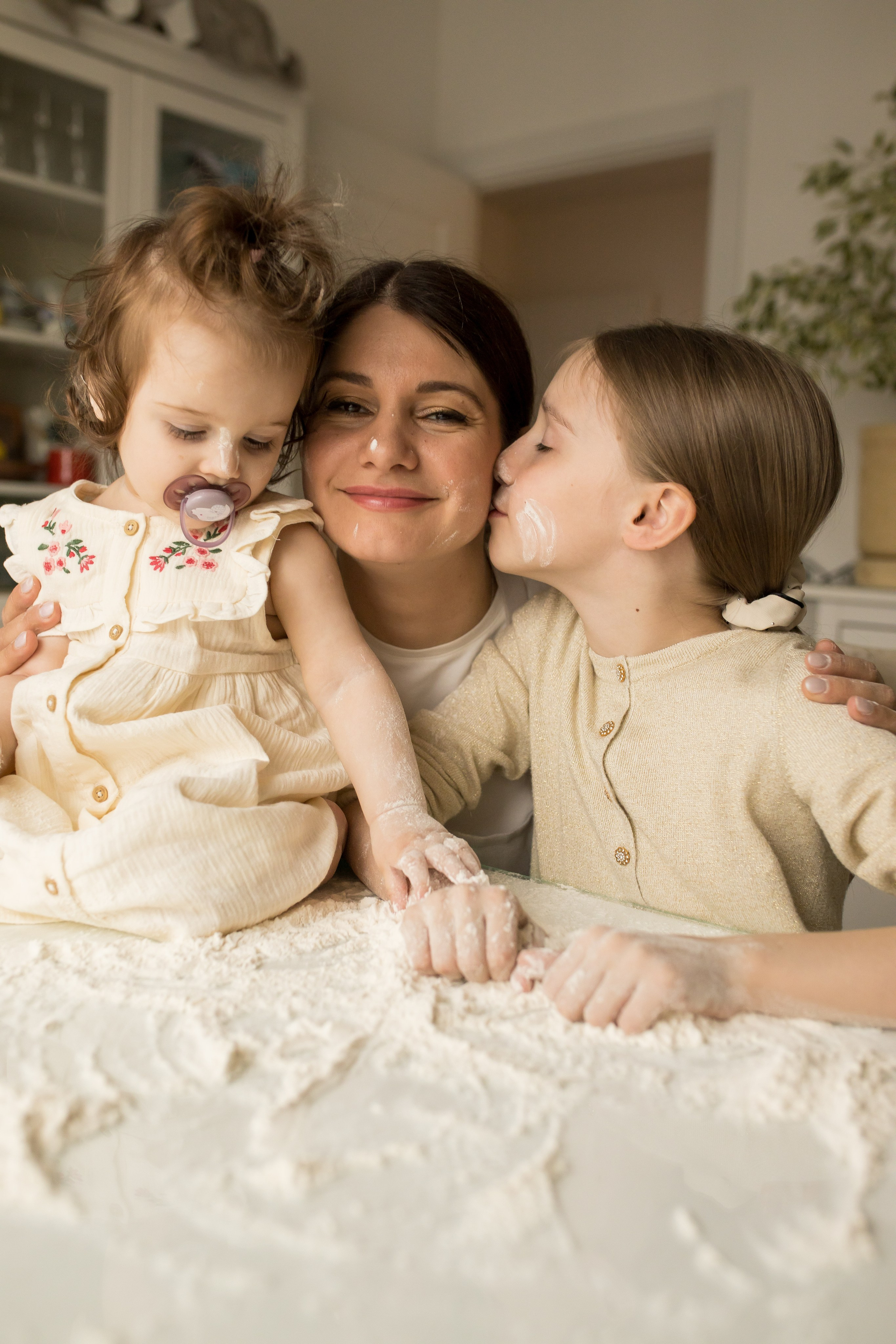 Катя и дочки. Фотограф Москва Лара Чайка