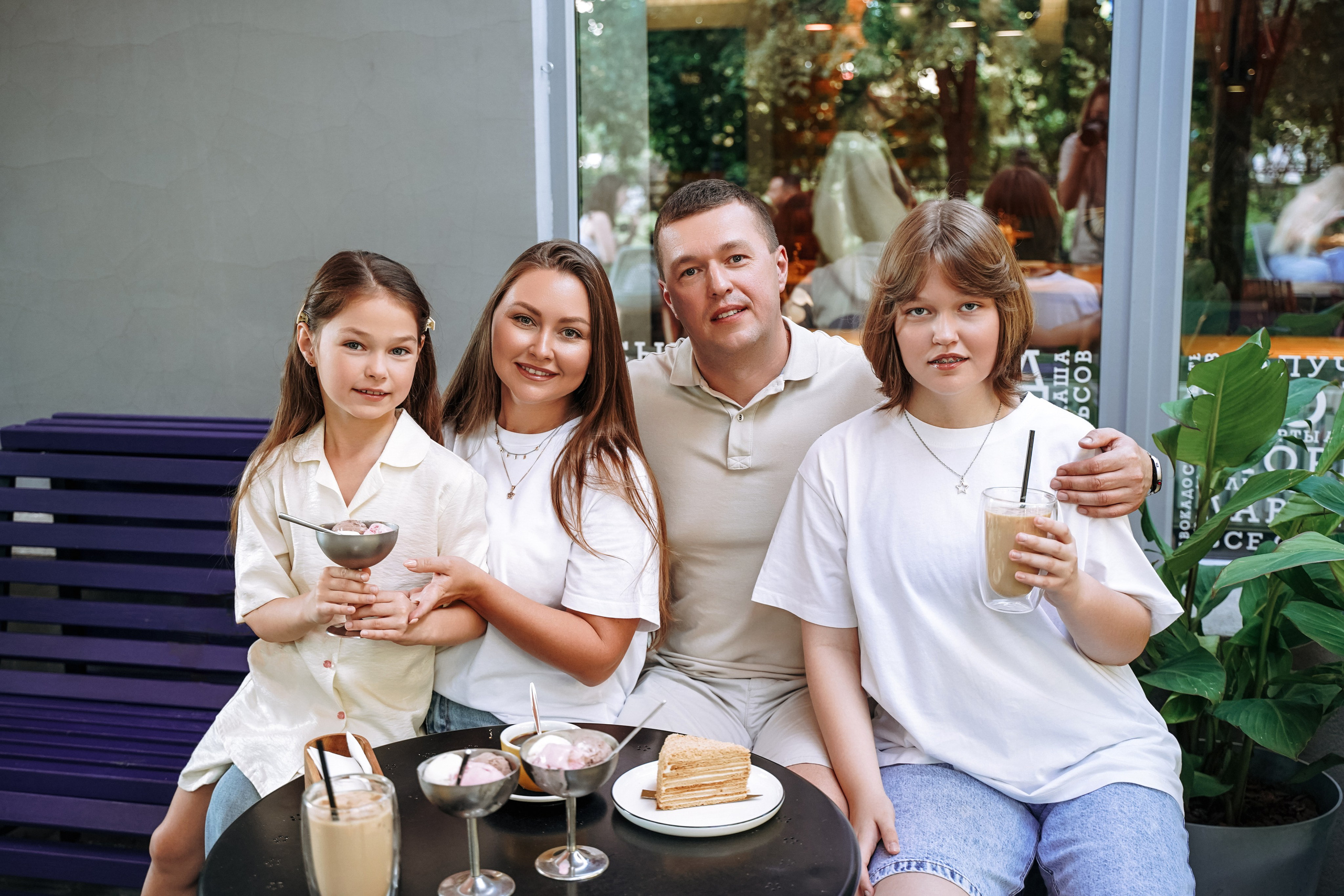 Семейная съемка в кофейне. Семейный и свадебный фотограф в Ульяновске Арина Авдеева