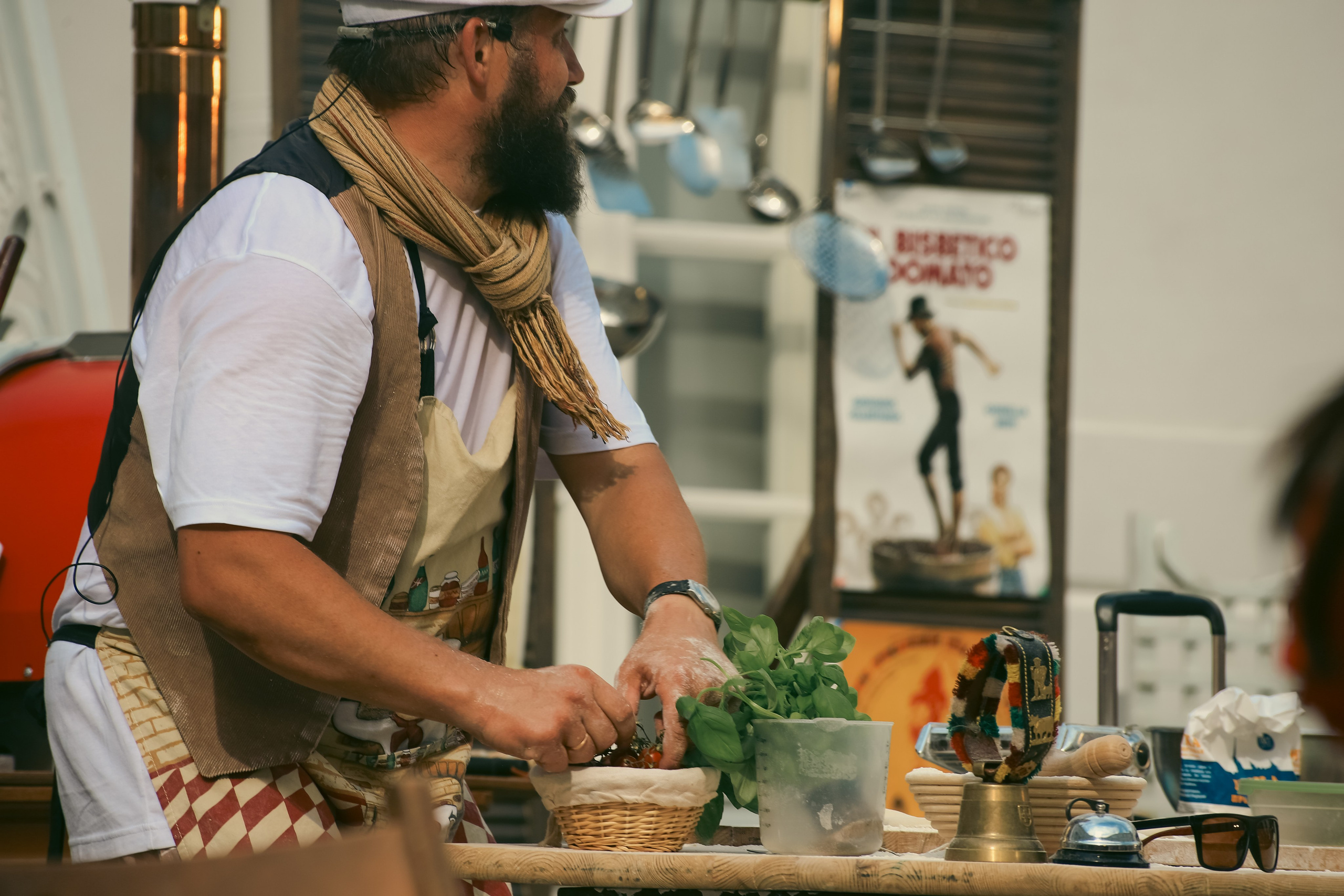 Театр Вкуса, Приключения итальянцев в России