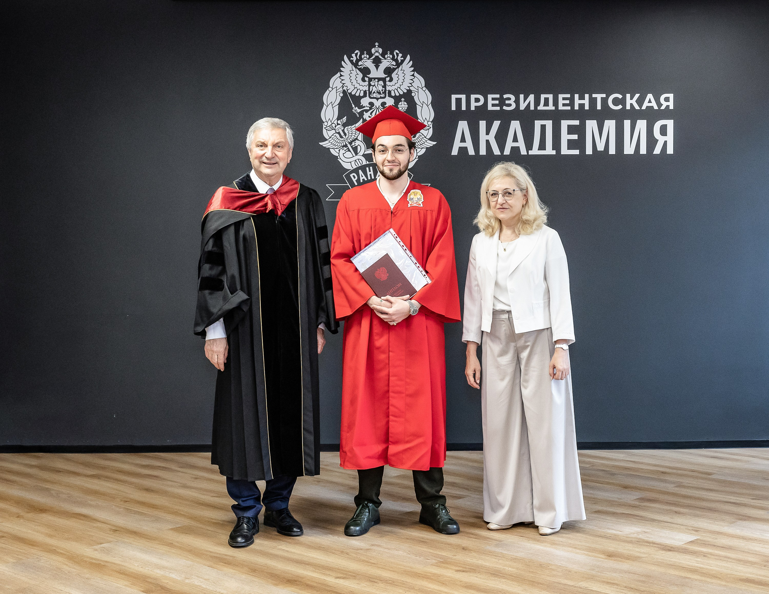 Вручение дипломов об окончании обучения в Президентской академии РАНХиГС. Фотограф Владимир Охрименко