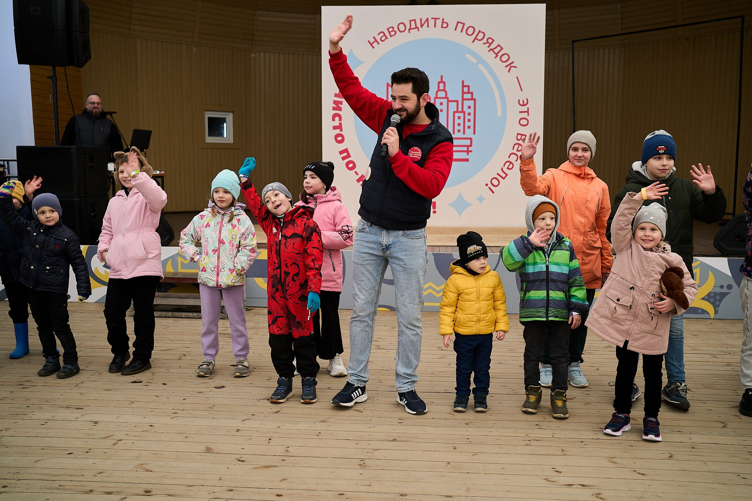 Субботник у Управления делами Мэра и Правительства Москвы. Фотограф и Видеограф в Москве. Олег Корушев