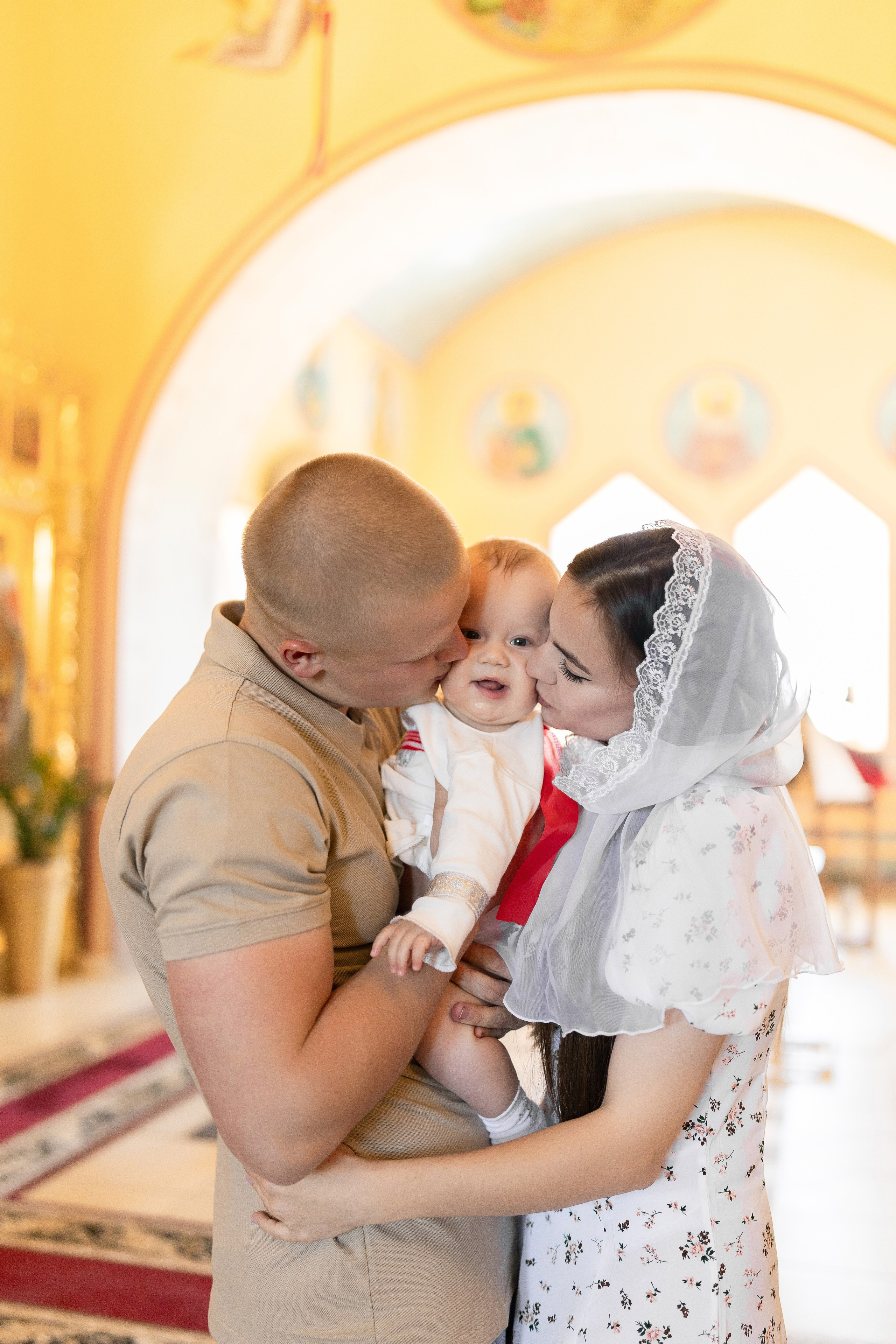 Крещение Николая в Церкви Троицы Живоначальной. Анастасия Безуглова- свадебный фотограф в Таганроге