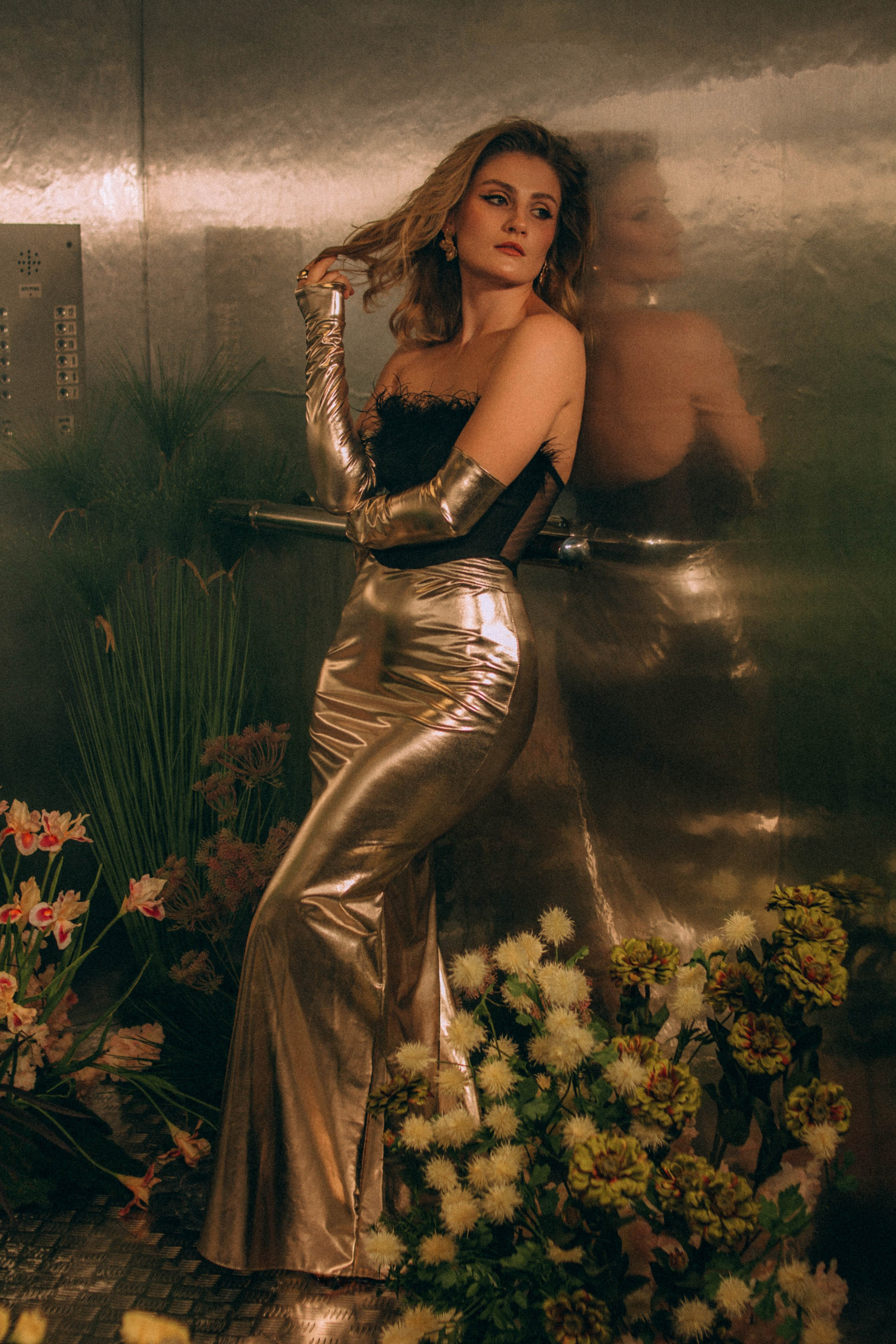 Заросший лифт. Создадим шедевр? Виталина и её фотоискусство