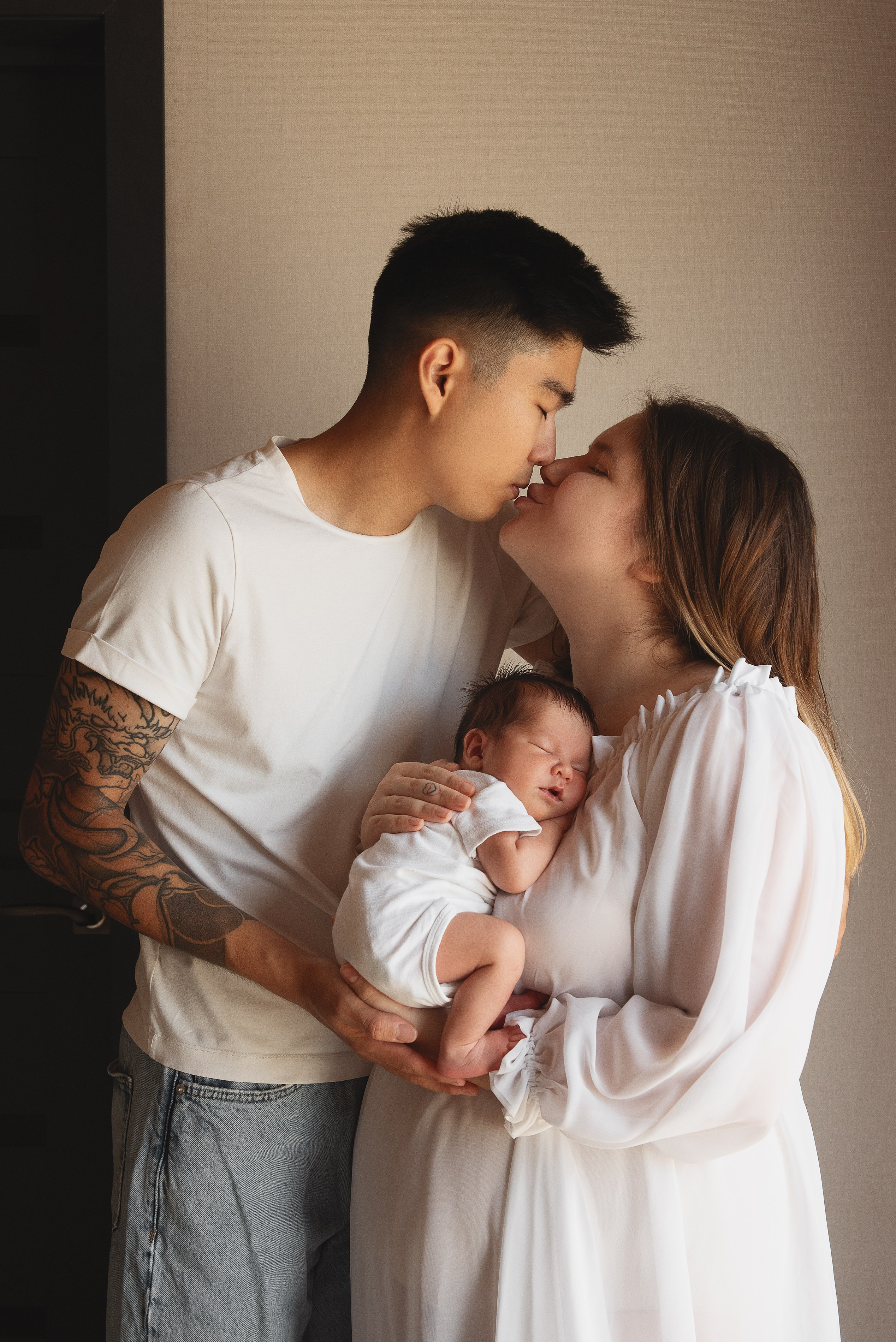 Семейная фотосессия с новорожденным Эрнест. Семейный фотограф в Южно-Сахалинске Анастасия Лимарева