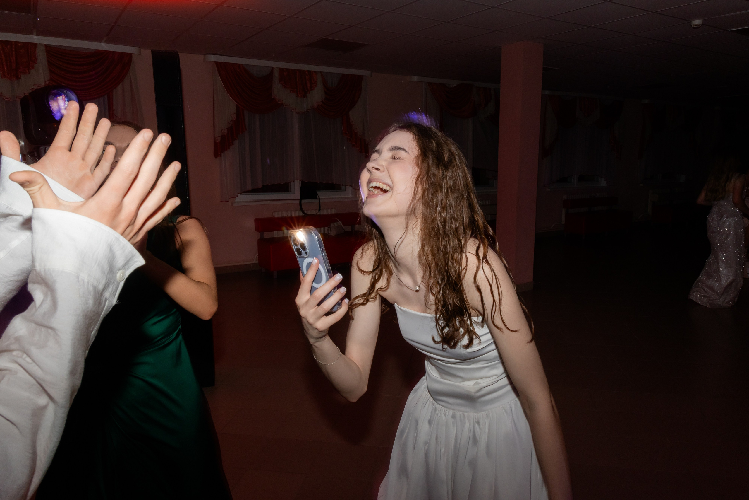 Школьный выпускной 2025 год в Минске, Беларуси. Свадебный фотограф в Минске/Беларуси Сергей Спиридонов