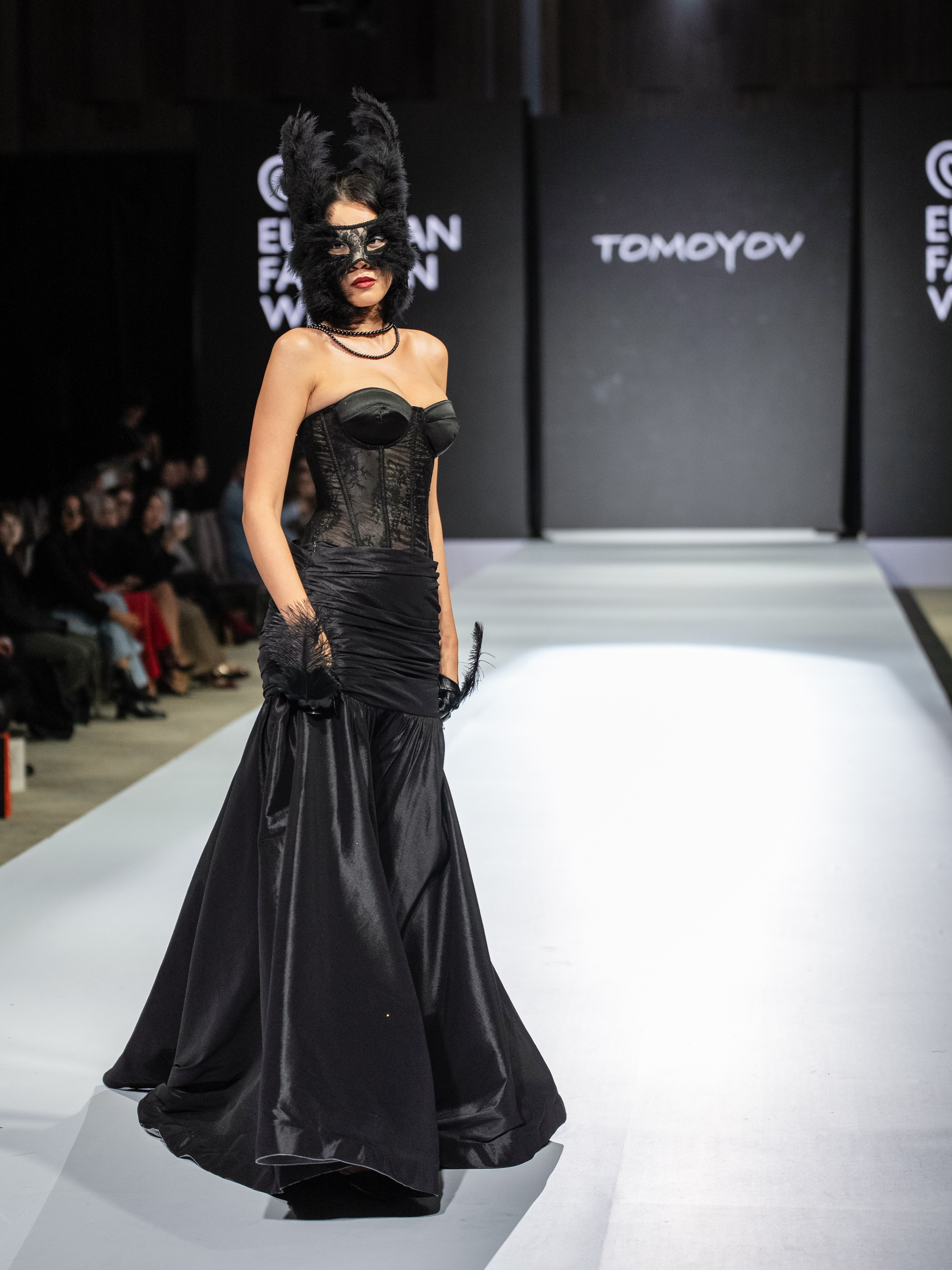 Eurasia Fashion Week Tomoyov. Сайт Алматинского НЮ АРТ, будуар и фэшн фотографа Дениса Карпенко