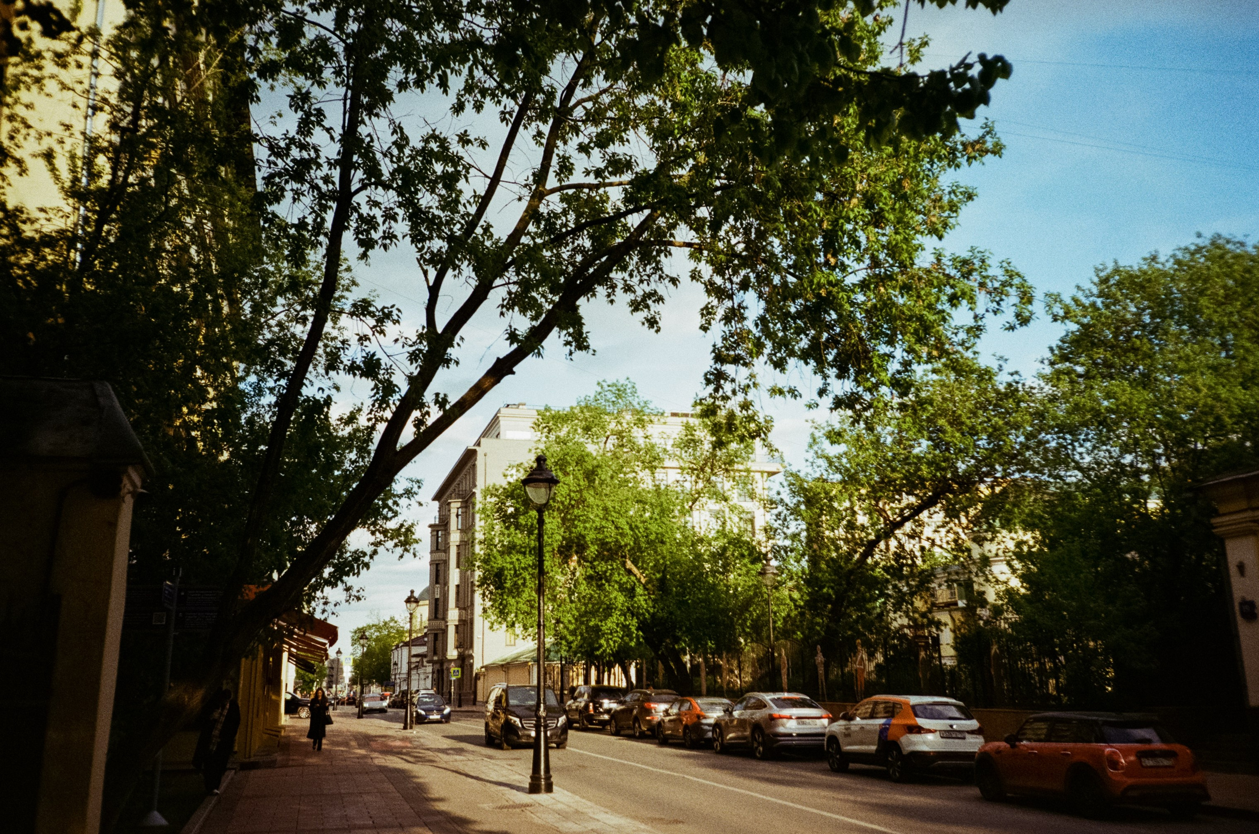 Ул. Малая и Большая Никитская | Ricoh R1 | Fujifilm Fujicolor C200