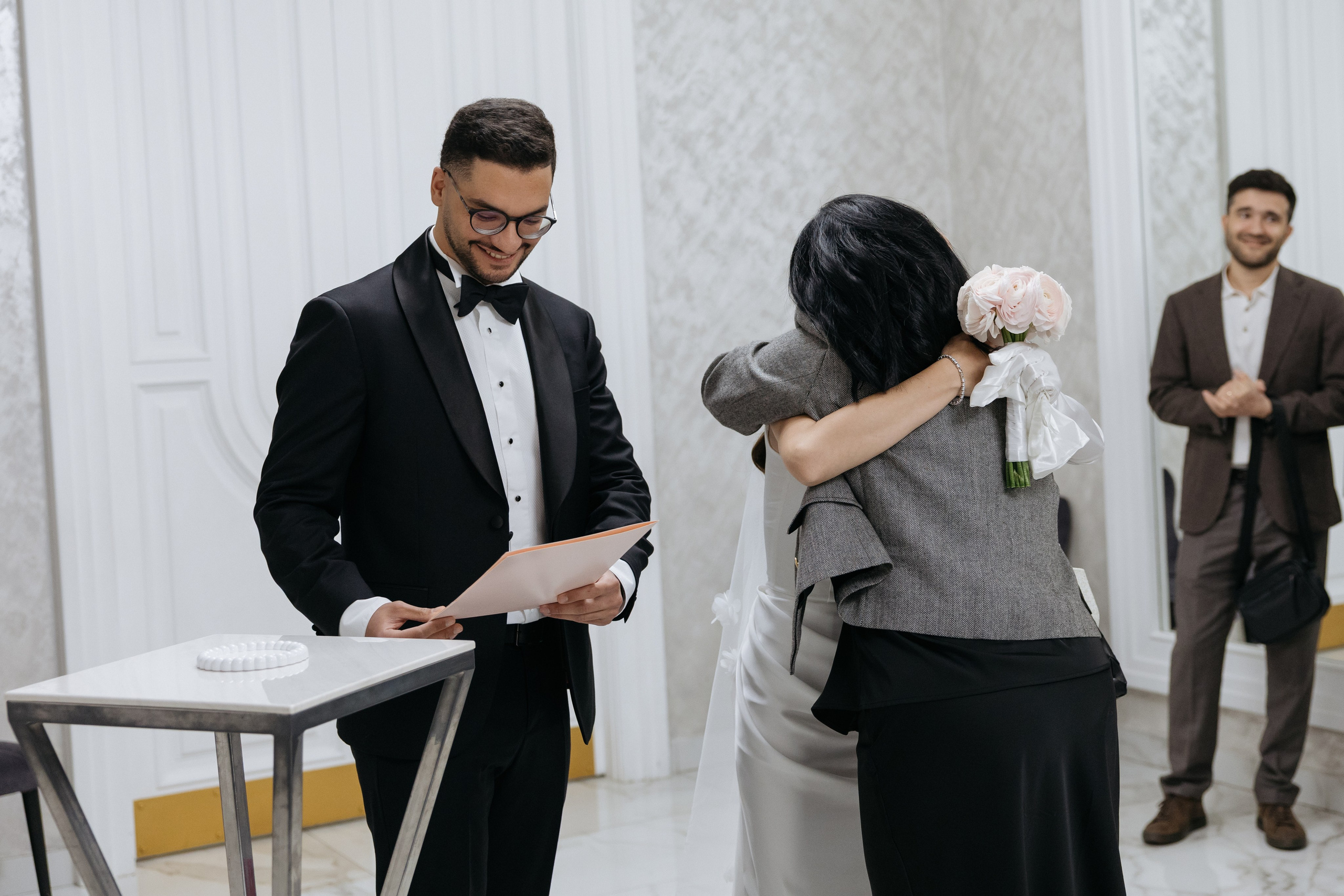 Роспись в Кутузовском ЗАГСе, фотосессия в Пушкинской библиотеке и банкет (семейный ужин) в ресторане «Кафе Пушкинъ». Свадебный фотограф в Москве Полина Лелетко