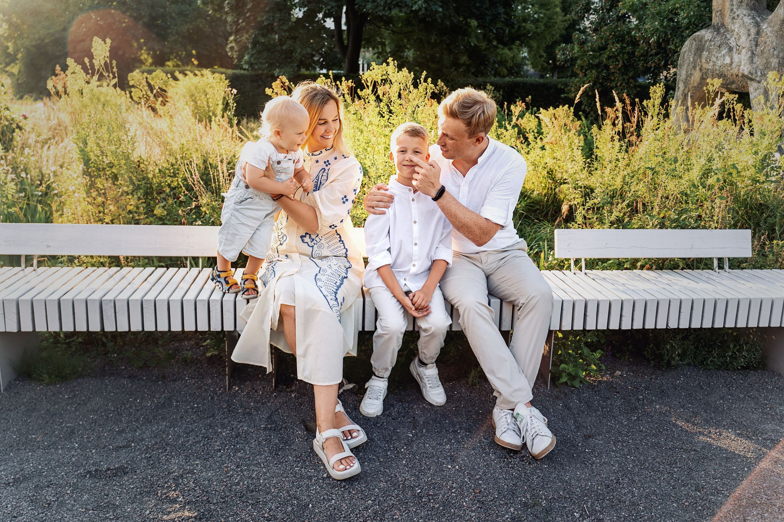 Семейная прогулка в парке Музеон на закате. Фотограф \ Видеограф на Крещение, Венчание Москва| Семейные съемки