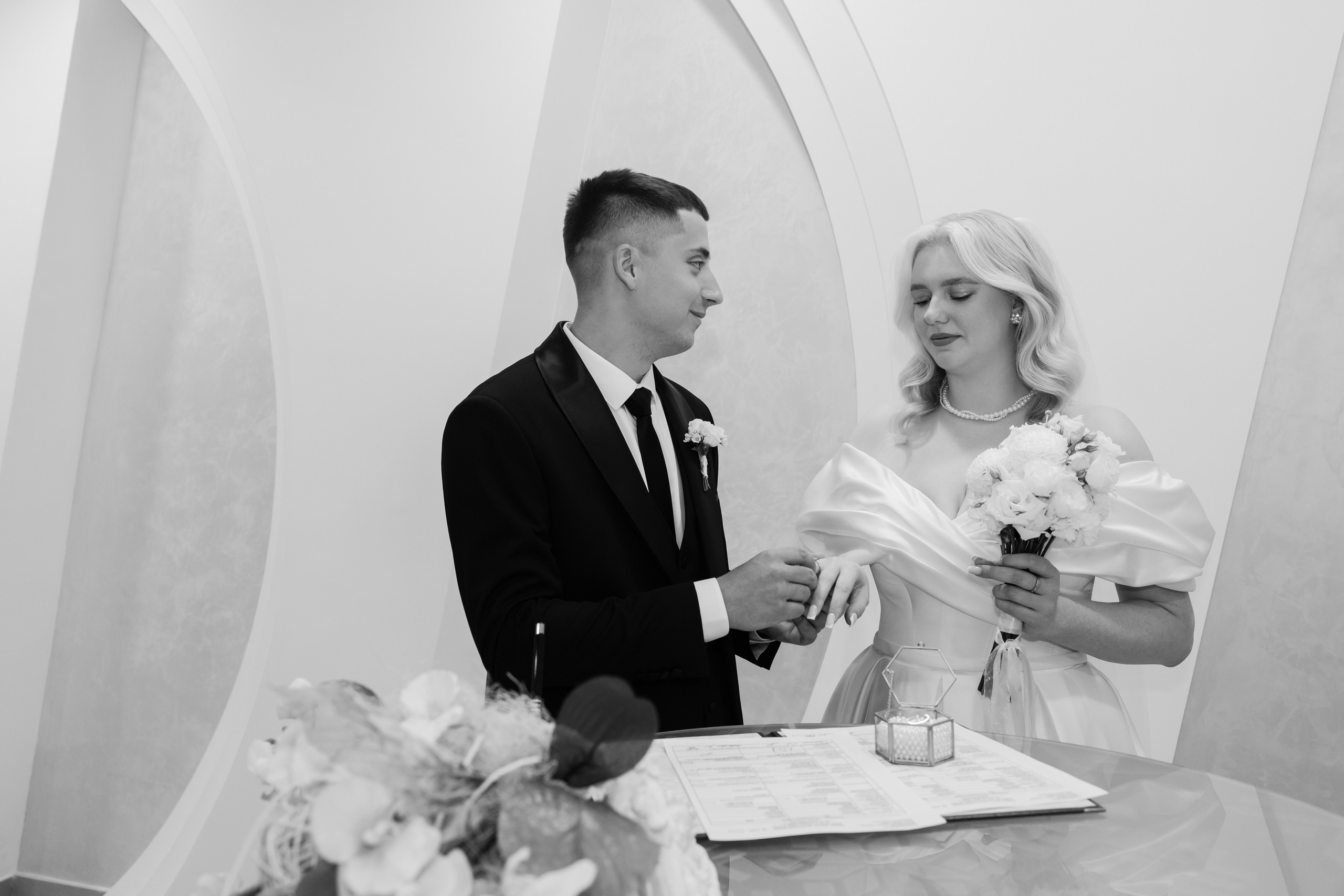 Отдел ЗАГС Администрации Первомайского района. Видеосъемка и фотосъемка свадеб. Фотограф и оператор на свадьбу. Видеосъемка подкастов, собственная видео-фотостудии. Предметная фотосъемка