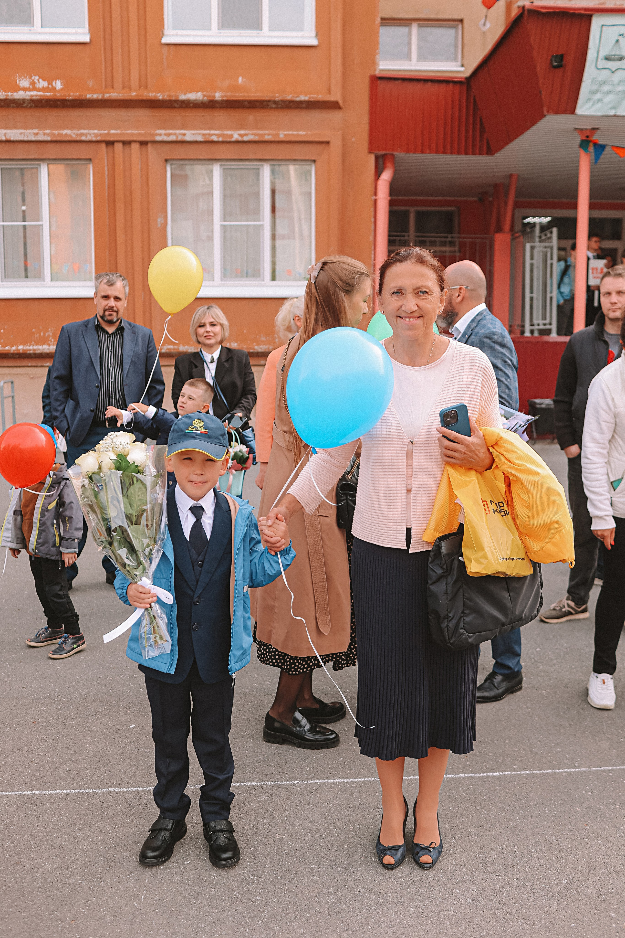 1 сентября линейка+кл час+портреты. Семейный фотограф Тюмень, фотограф на роды Салмина Мария