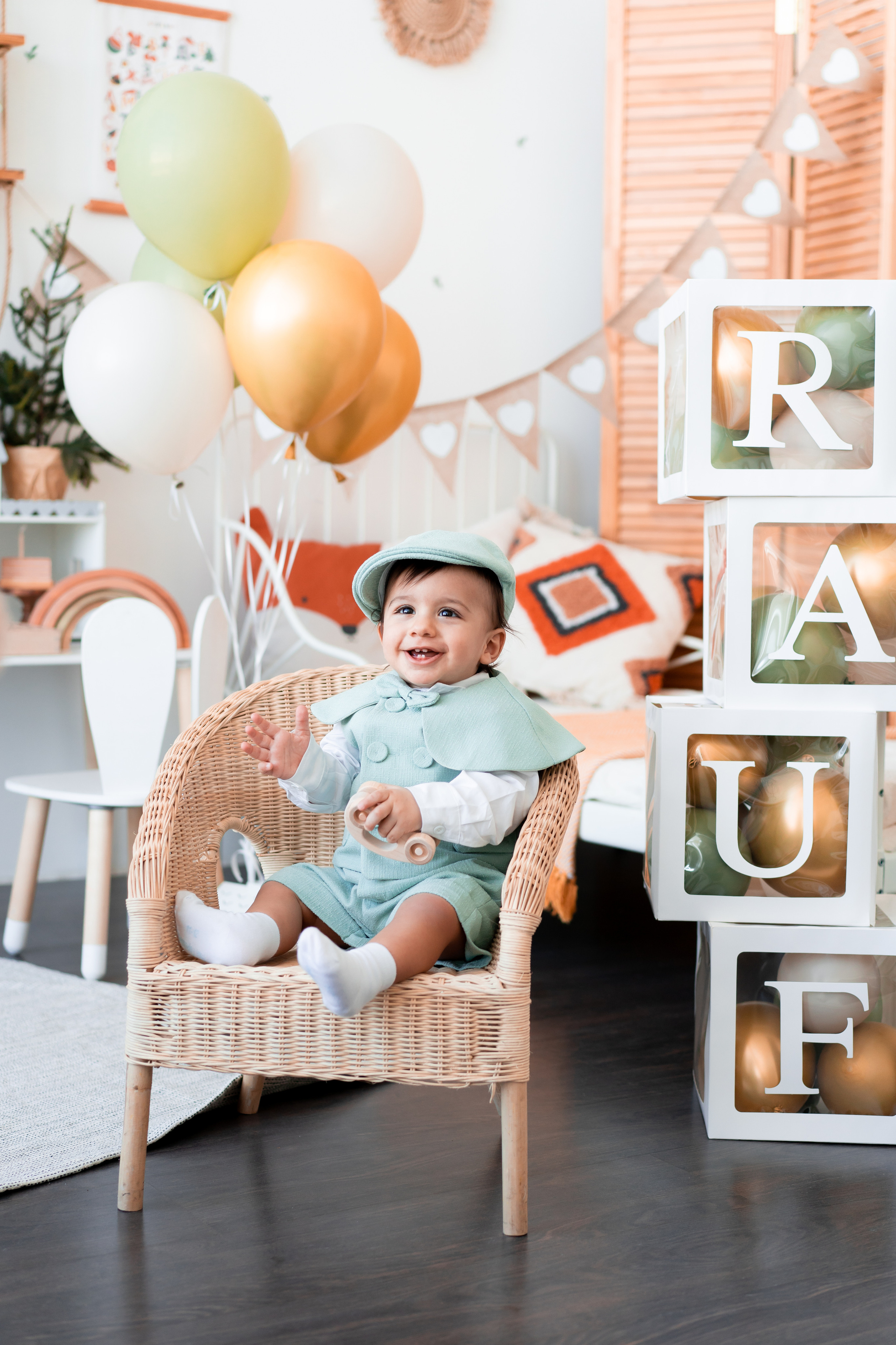 Первый день рождения малыша. Детская, семейная фотостудия в Санкт-Петербурге