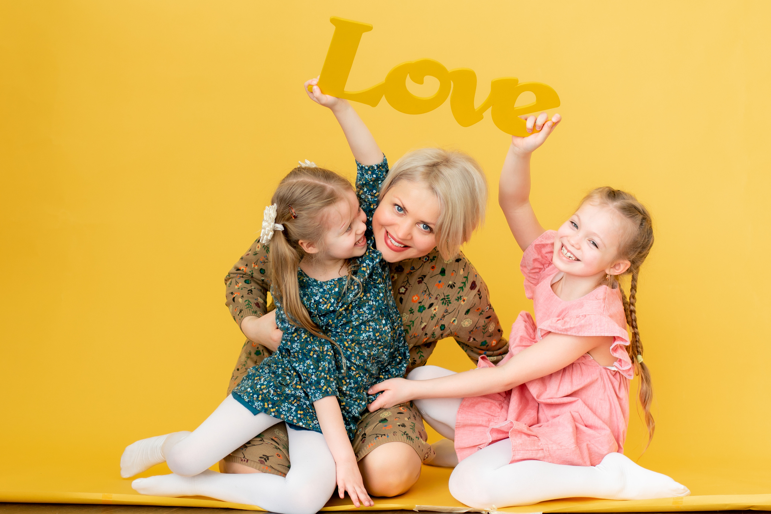 С Днём Рождения ребенка, портрет. Детская, семейная фотостудия в Санкт-Петербурге