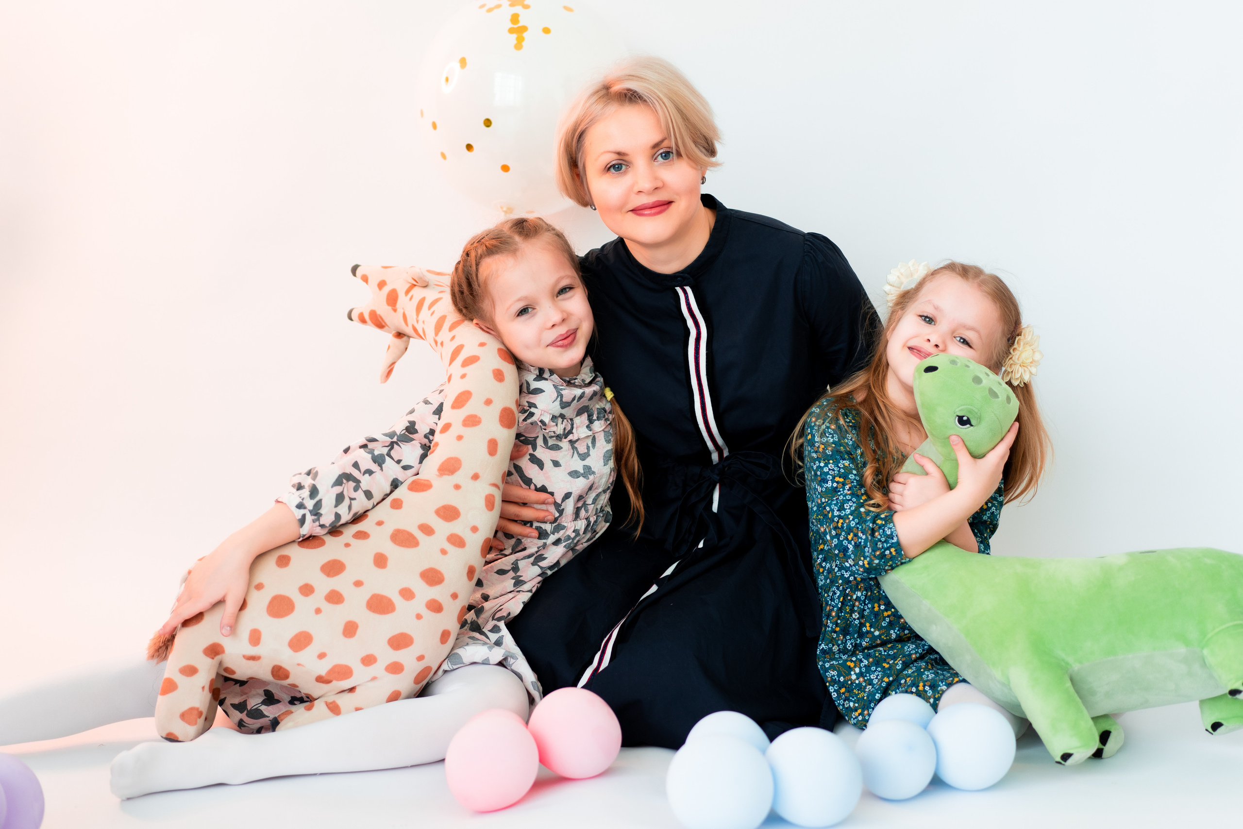 С Днём Рождения ребенка, портрет. Детская, семейная фотостудия в Санкт-Петербурге