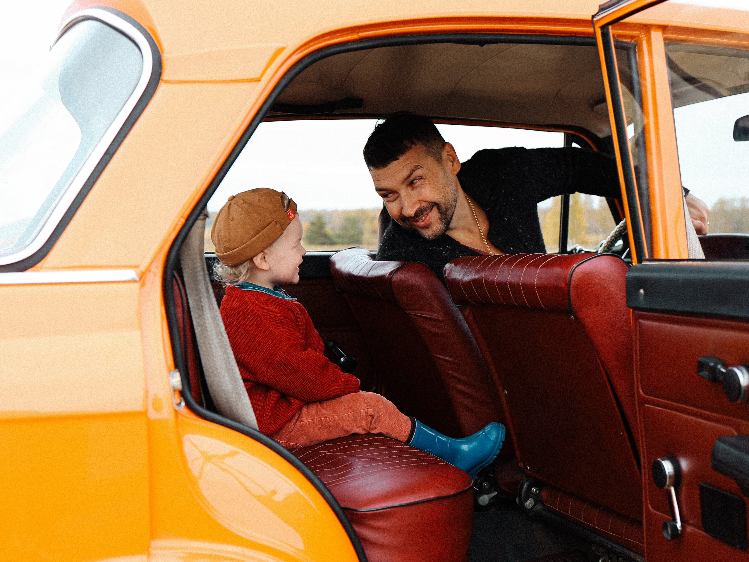 Семья Власовых и ретро авто. Семейный и детский фотограф в  г. Екатеринбурге Холодова Юлия