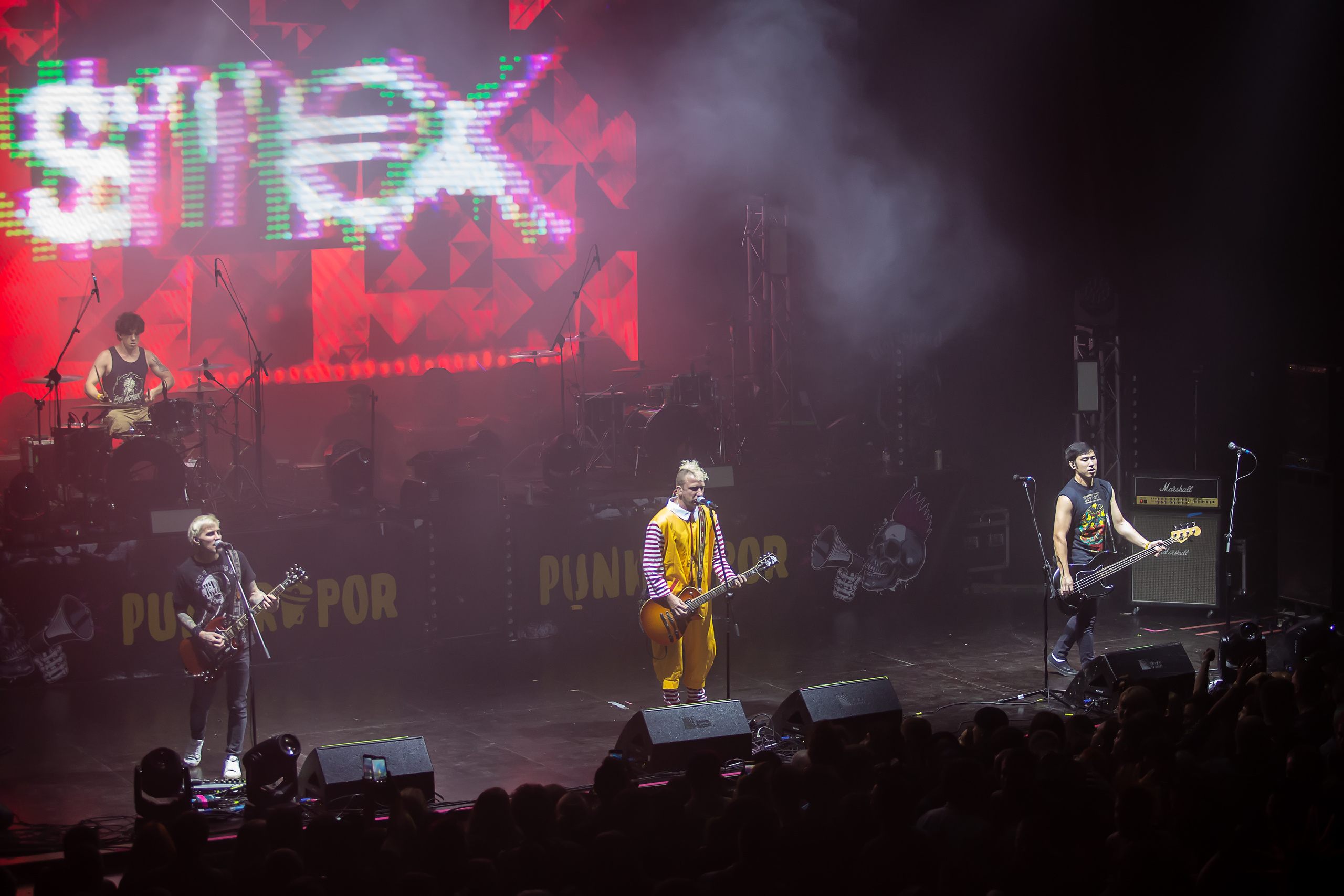 Группа БЕZ Б 29 августа 2020 выступила на фестивале PUN KRUPOR в ДК Горбунова