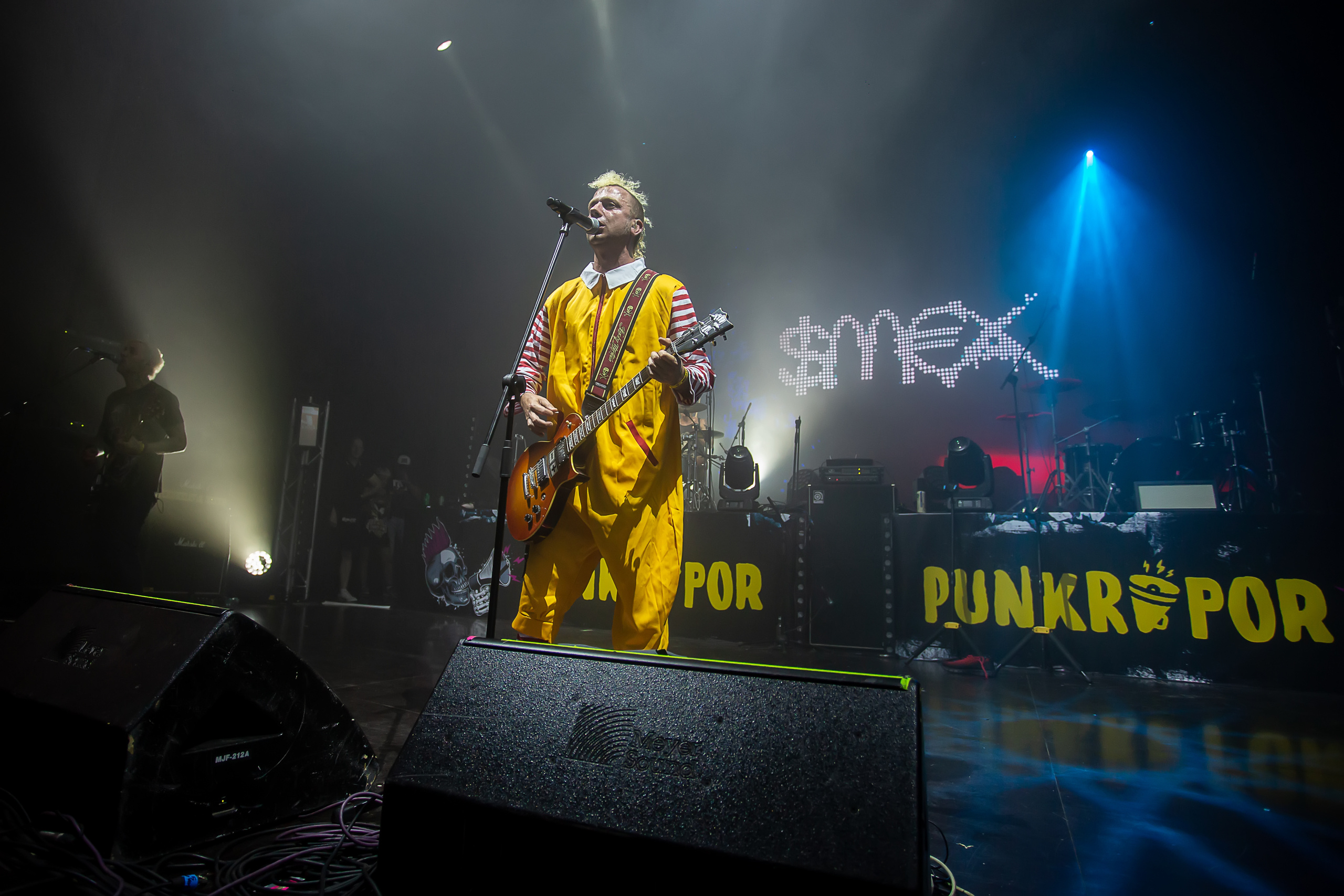 Группа БЕZ Б 29 августа 2020 выступила на фестивале PUN KRUPOR в ДК Горбунова