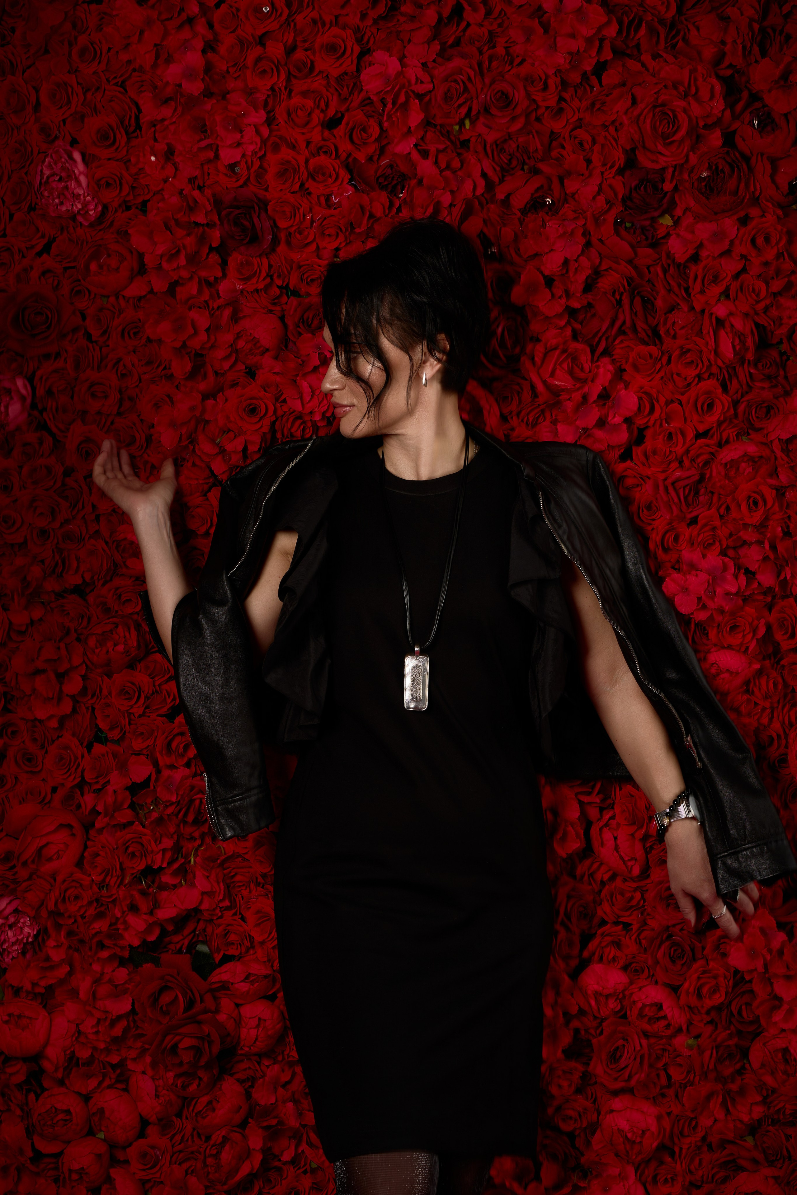 портрет девушки в розах 