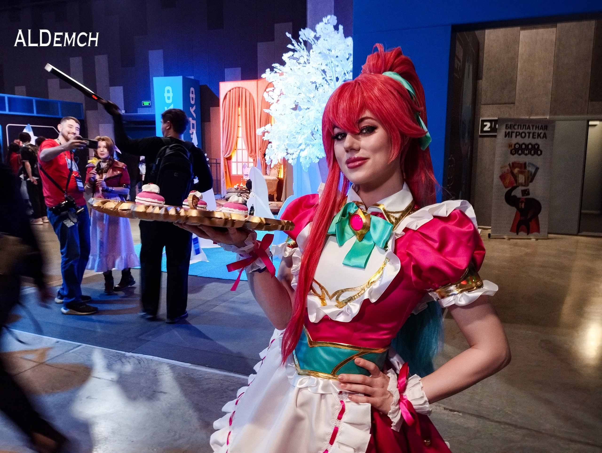 Аниме картинки персонажей и косплей фото в России Москве