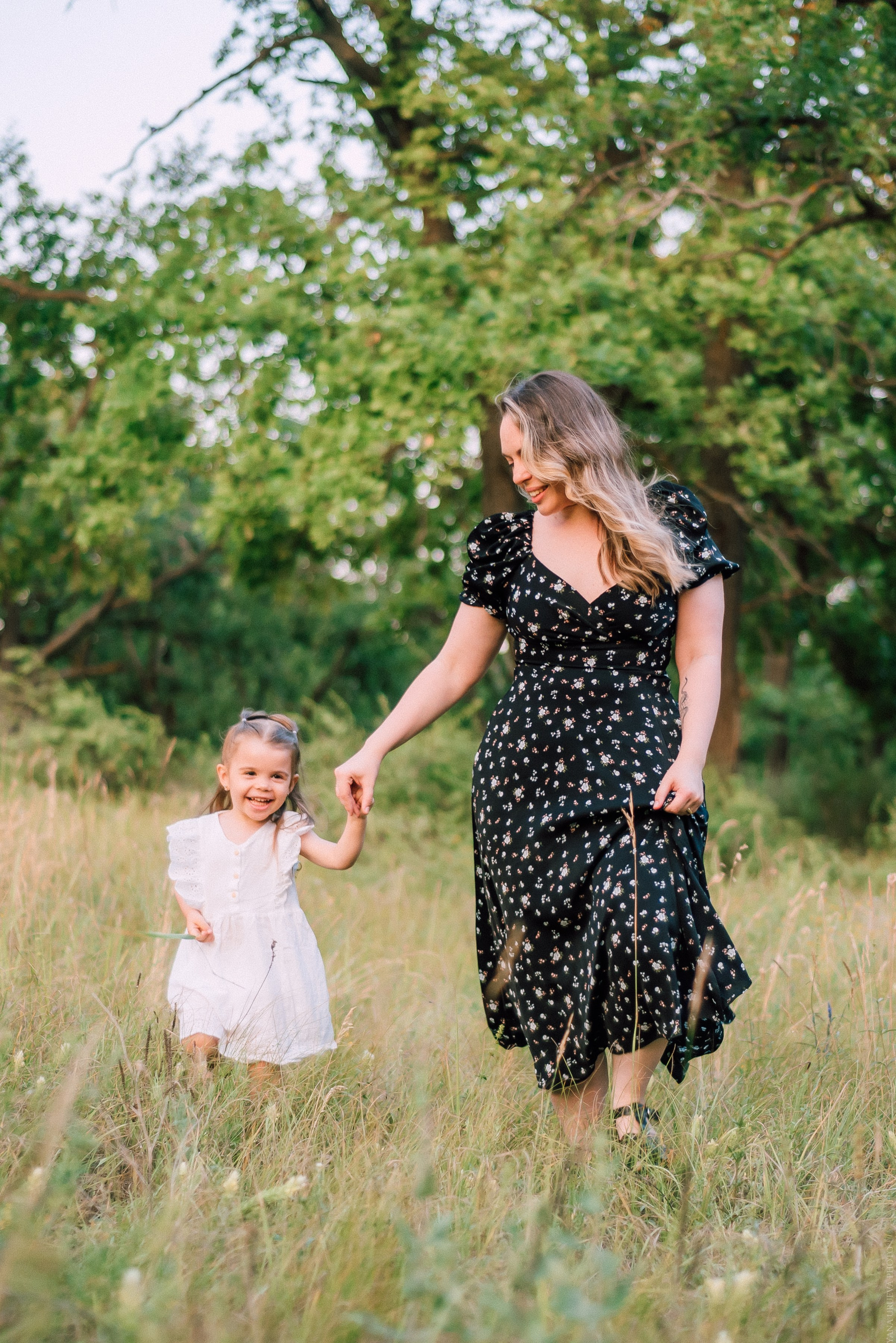 Вечерняя прогулка в лесу. Свадебный и контент- фотограф в Тольятти, Самаре, Москве Яна Уруева