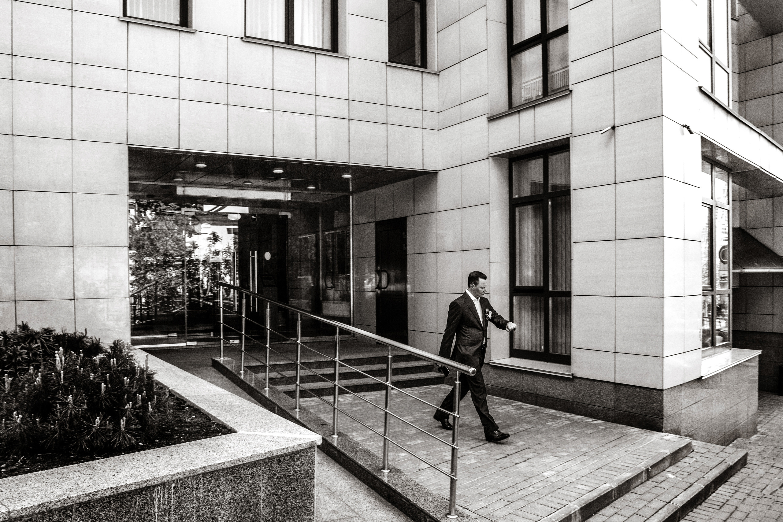 Валерия и Дмитрий свадьба в кедах. Свадебные фотосессии в Москве. Фотограф Сергей Ржевский