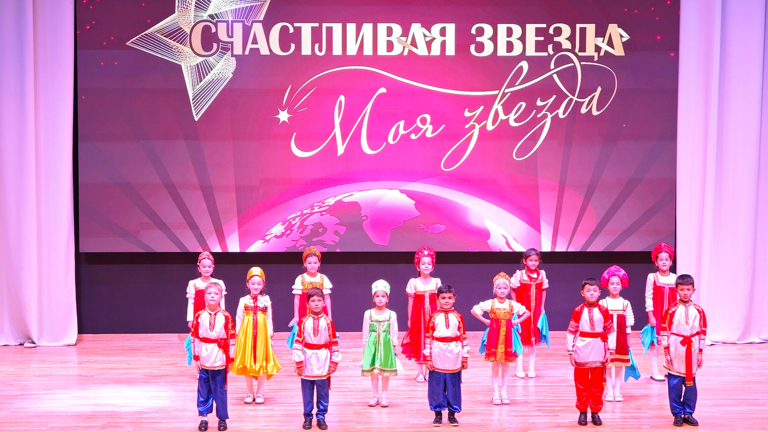 1 ноября 2025 г, г. Бохтар, Таджикистан. Золотое яблочко