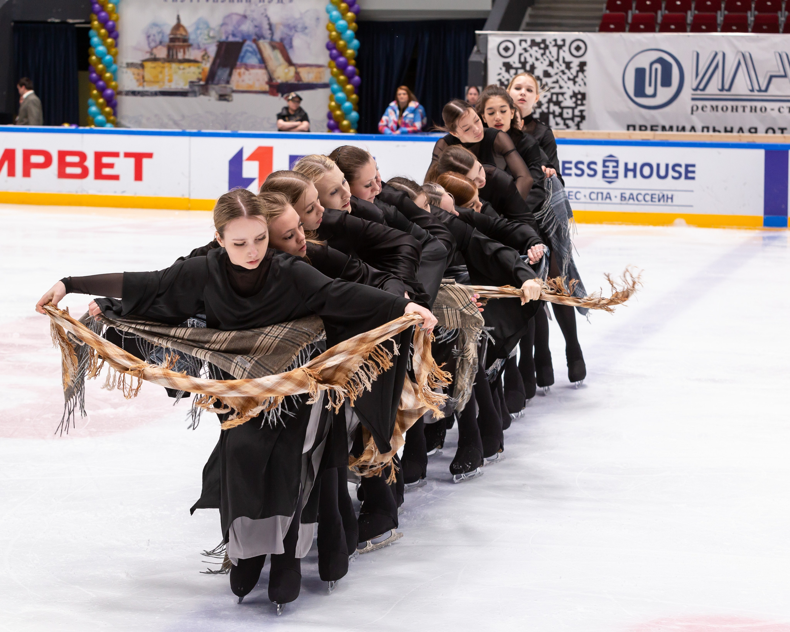 VII Ежегодный фестиваль массовых танцев на льду и фигурного катания «Петровский лёд» Санкт-Петербург 2024. Репортажный фотограф в Москве