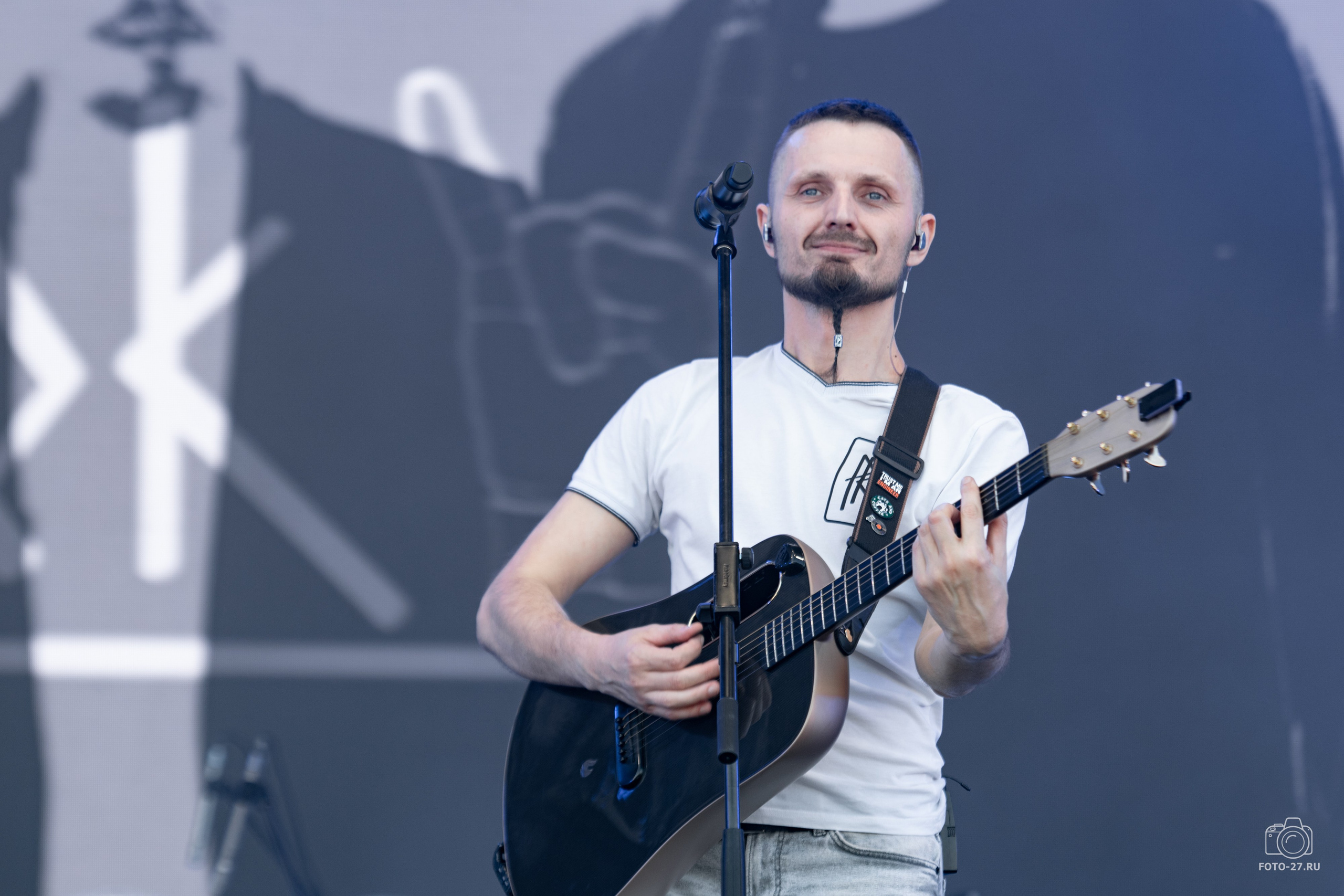 Антон Курдюмов фотограф в Хабаровске Рина Курдюмова фото27 foto27 Антон Дорофеев репортажный репортаж документалист Тони и Рина фотосоздатели ПаПаРоК Рок над Амуром 2024 фестиваль Хабаровск