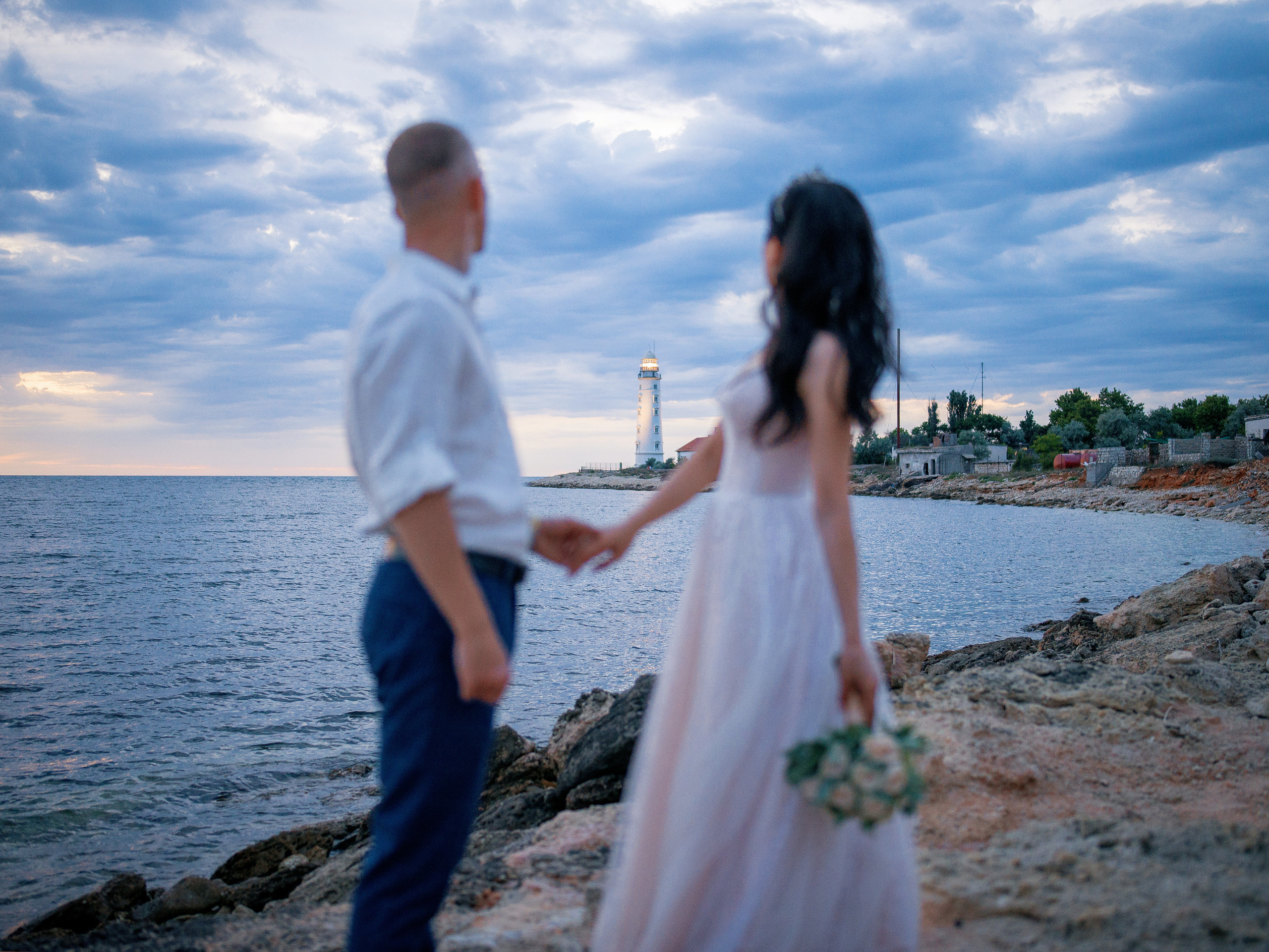 Свадебная фотосъемка в Севастополе на берегу моря в Казачьей бухте. Вся информация на сайте.