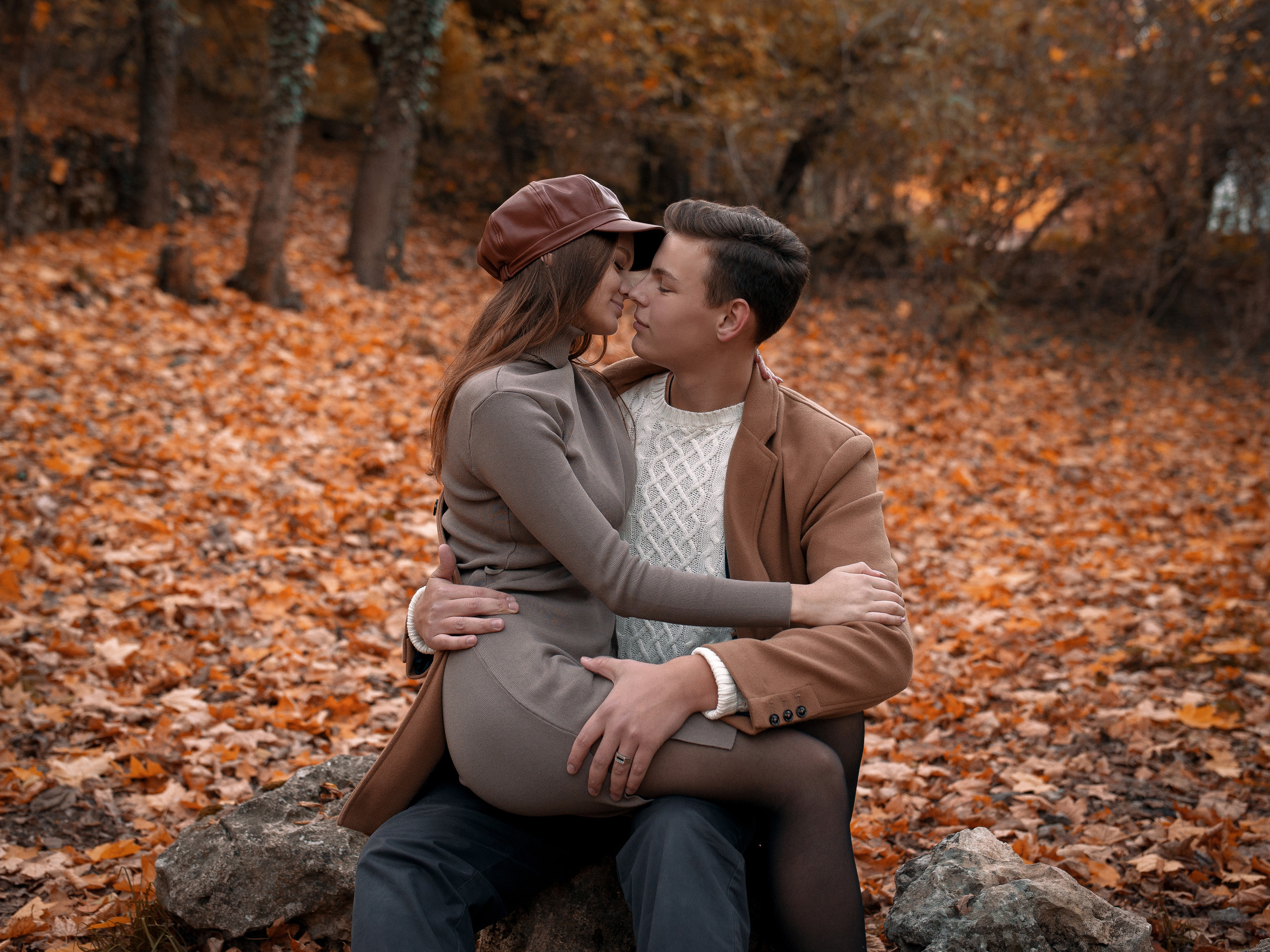 Осенняя фотосъемка для влюбленной пары в Крыму. Уточнить условия можно воспользовавшись формой обратной связи на сайте или в разделе "Услуги и стоимость"