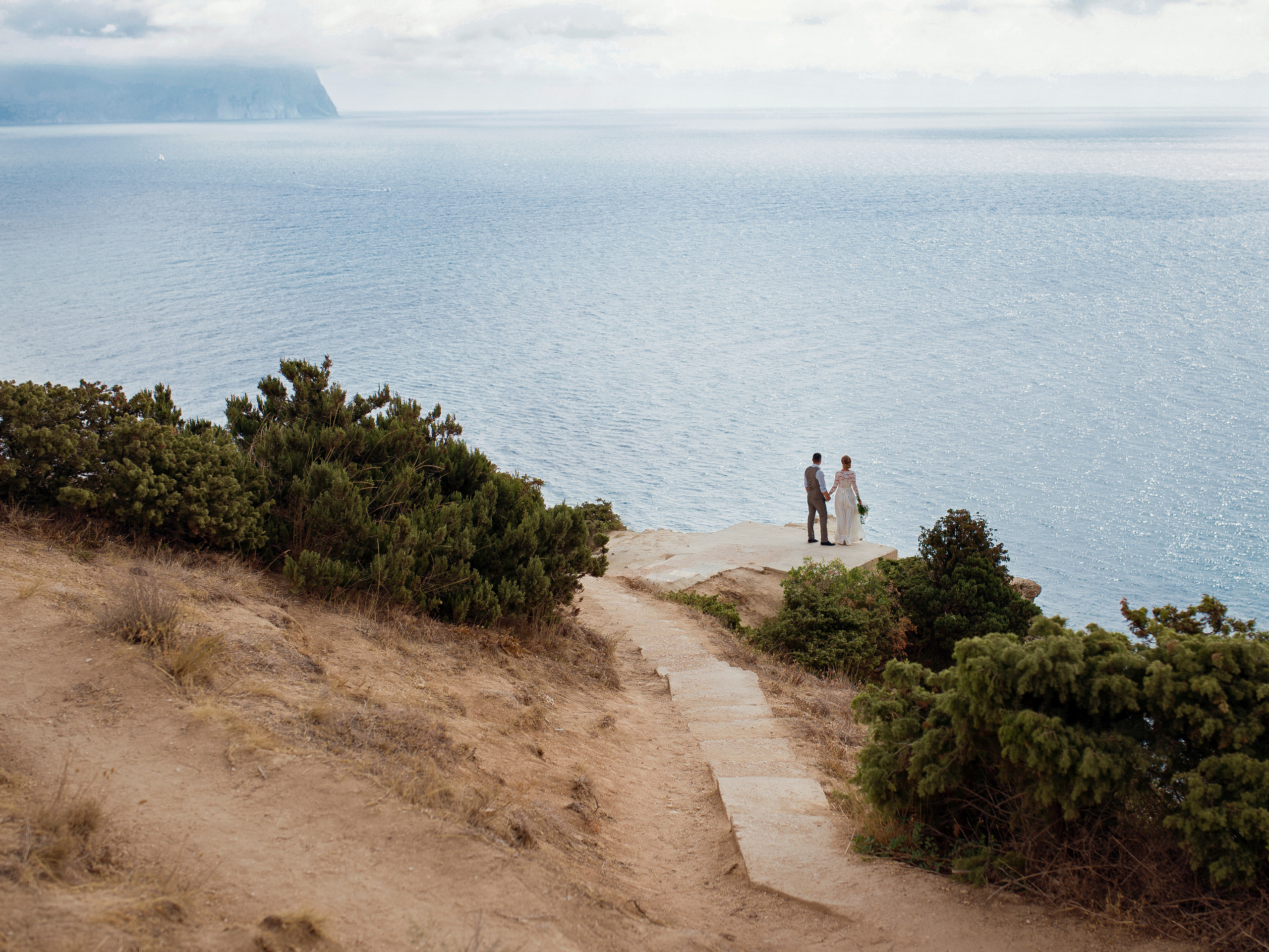 Красивые места у моря на Фиоленте и в Балаклаве (Севастополь) для свадебной фотосессии.