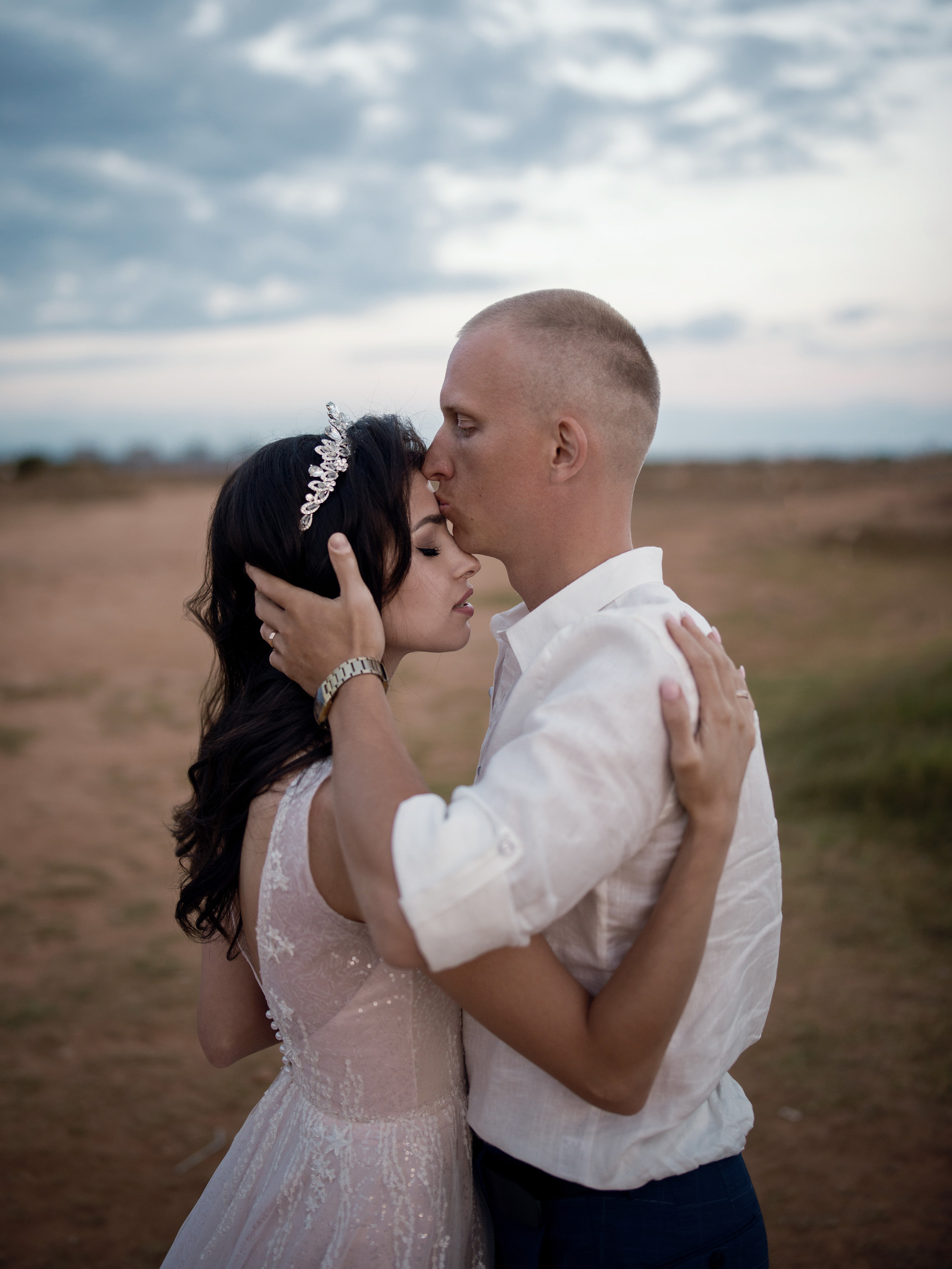 Фотограф на свадьбу в Крыму и Севастополе А. Погребняк: фотосъемка свадебного дня от рассвета до заката. Уточнить условия/цену/забронировать дату можно через форму обратной связи на сайте. 