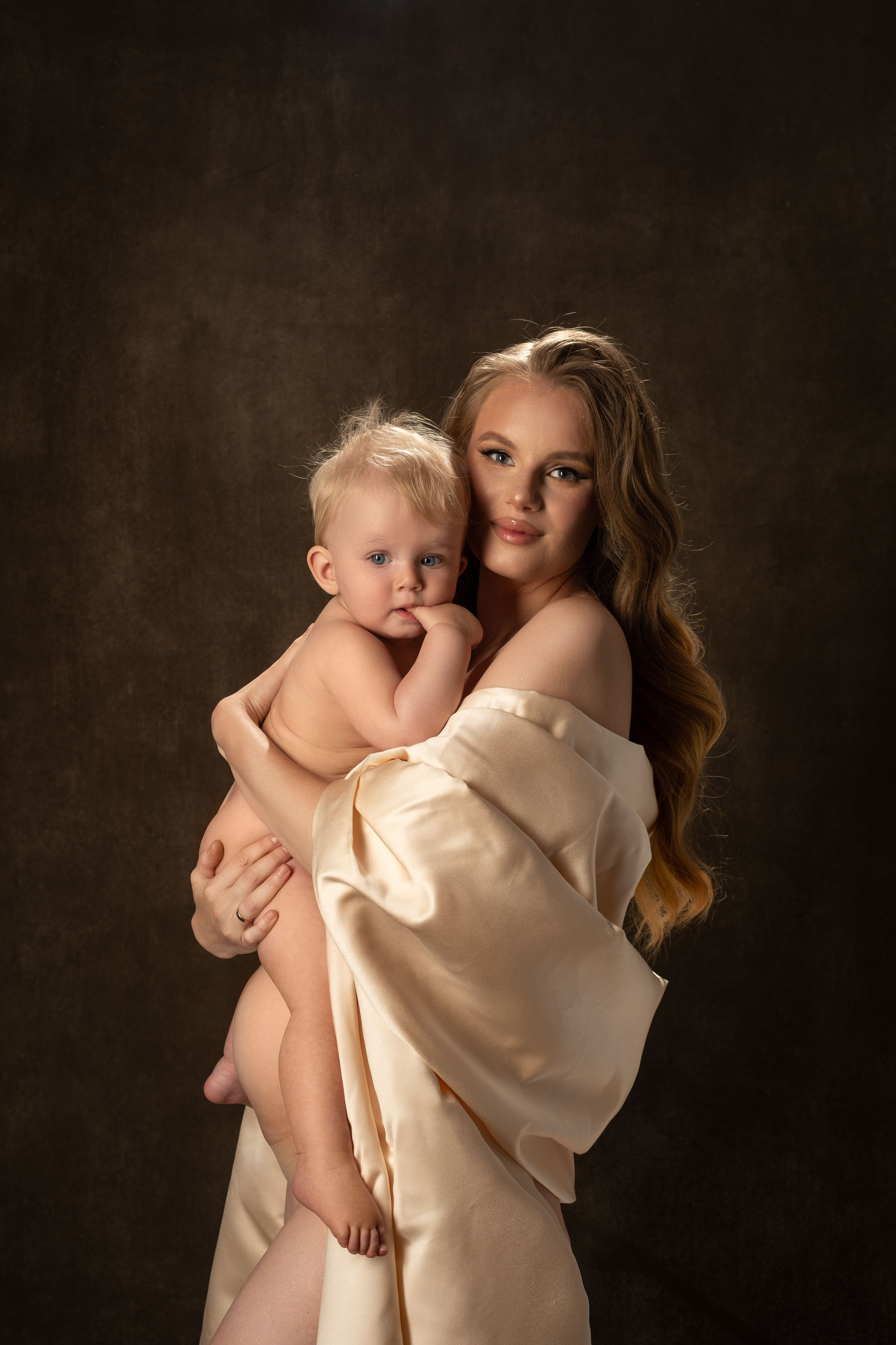 Семейные студийные фотосессии, дни рождения. Фотограф беременности Демочкина Елена