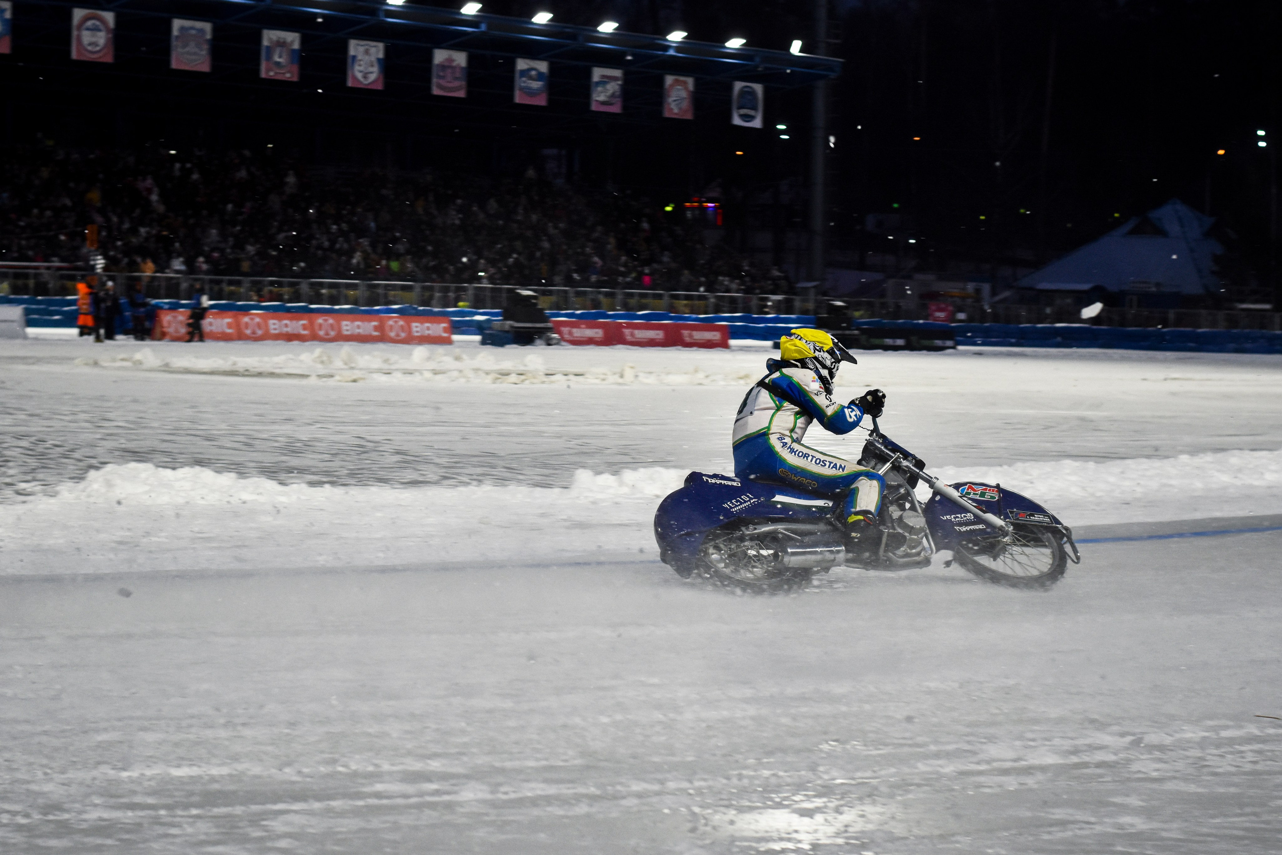 Ледовый спидвей 2025. Голосов Дмитрий — автоспортивный фотограф