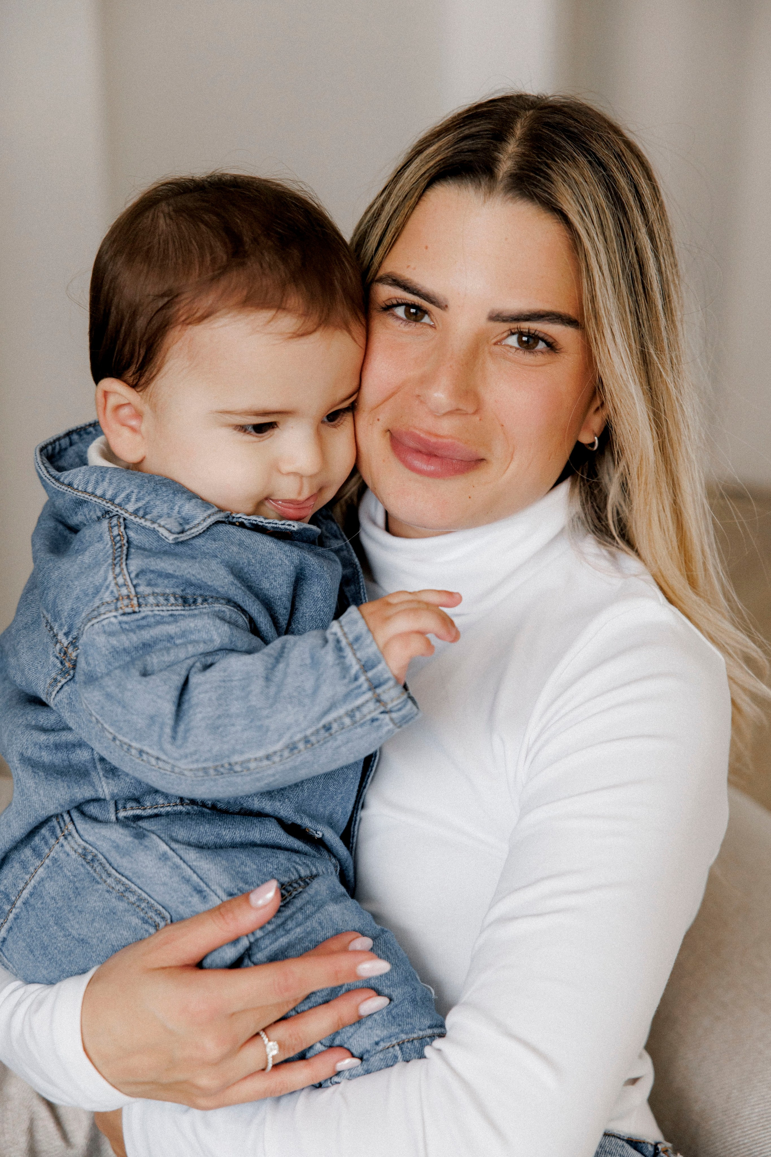 Family photoshoot in White Studio. Wedding and family photographer