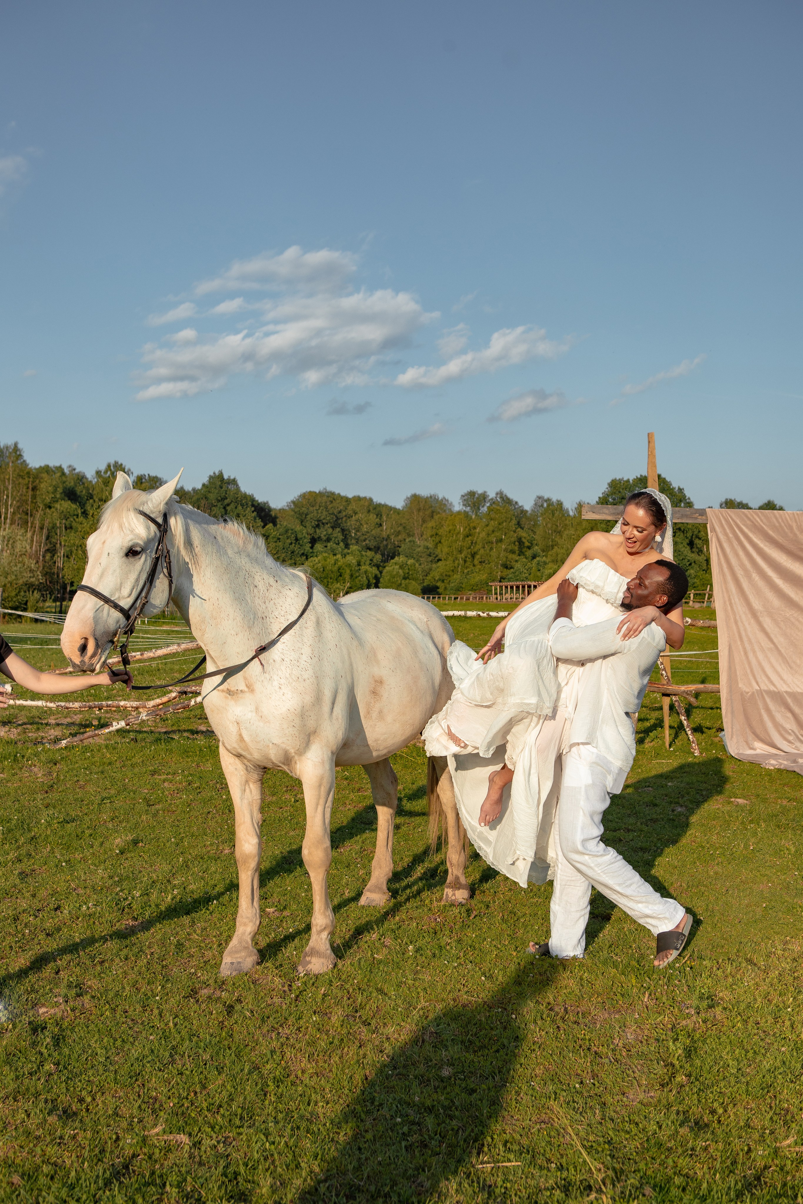 Необычная свадебная фотосессия в Москве с лошадьми