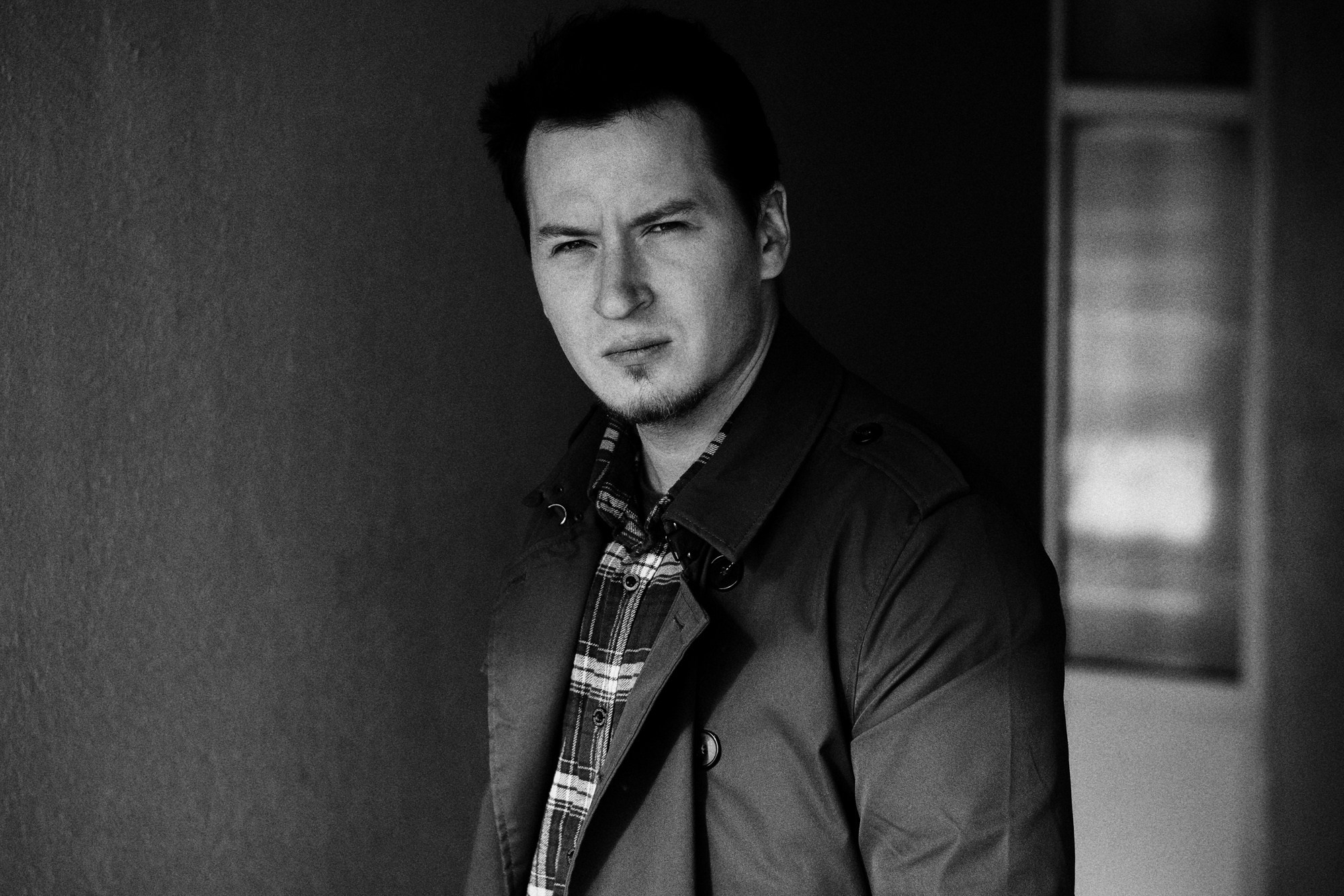 Фотограф Тюмень Дарья Мустафина — Мужская фотосессия на улицах Тюмени. Портретный фотограф Тюмень Дарья Мустафина