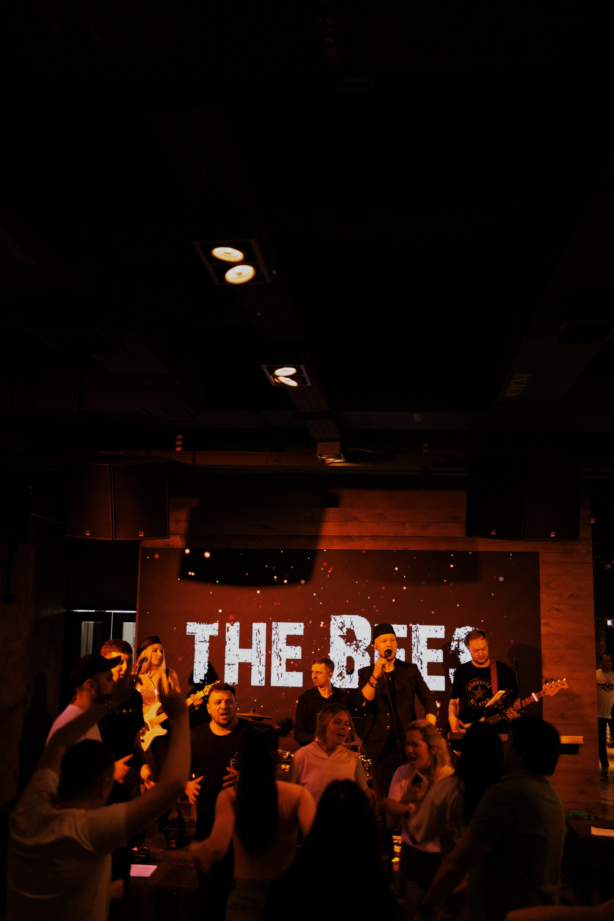 Cover band The Bees. Photographer in Turkey — Dari N