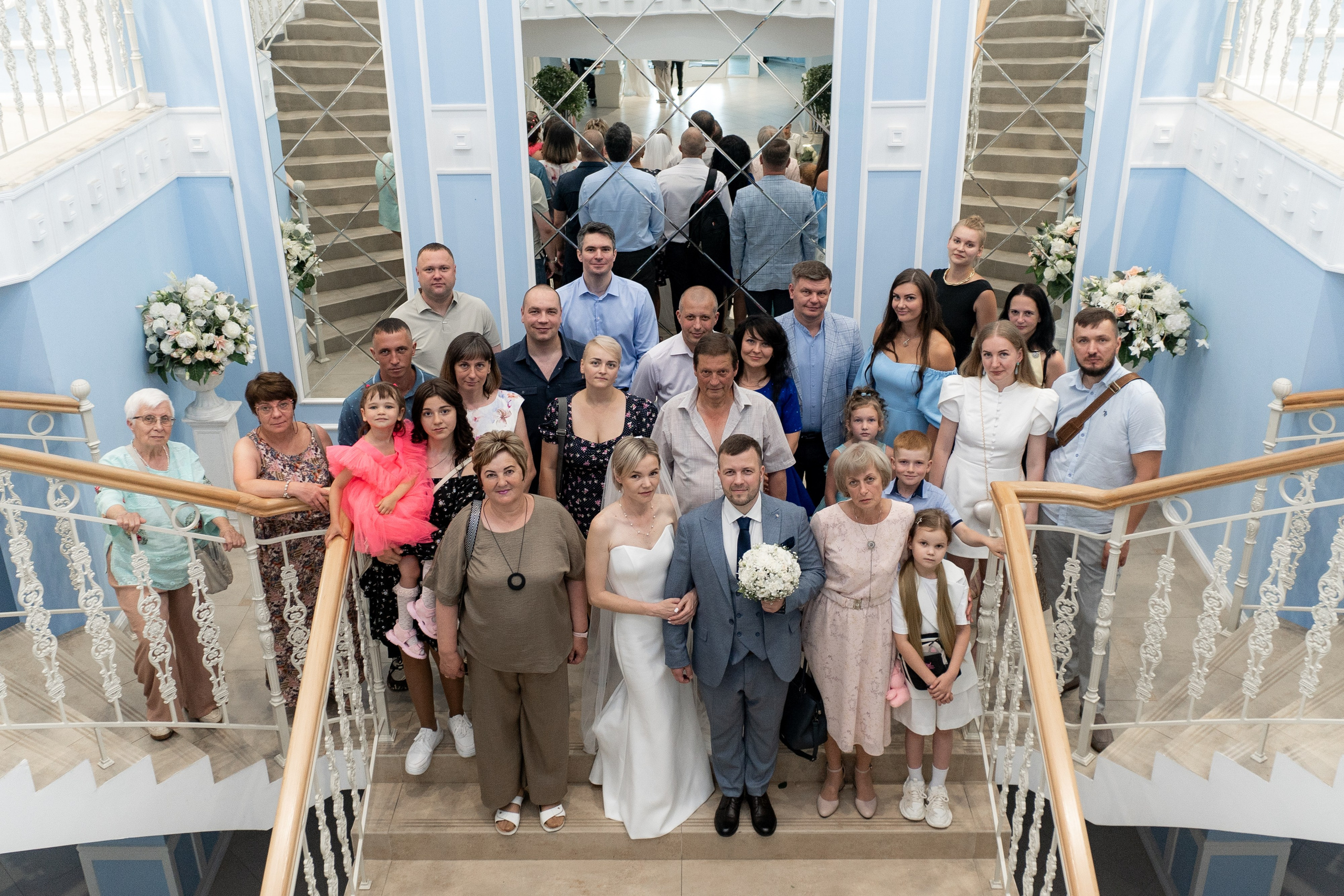 Свадебные фотосессии во дворцах и ЗАГСах Санкт- Петербурга. Свадебный фотограф Александр Невский в Санкт-Петербурге