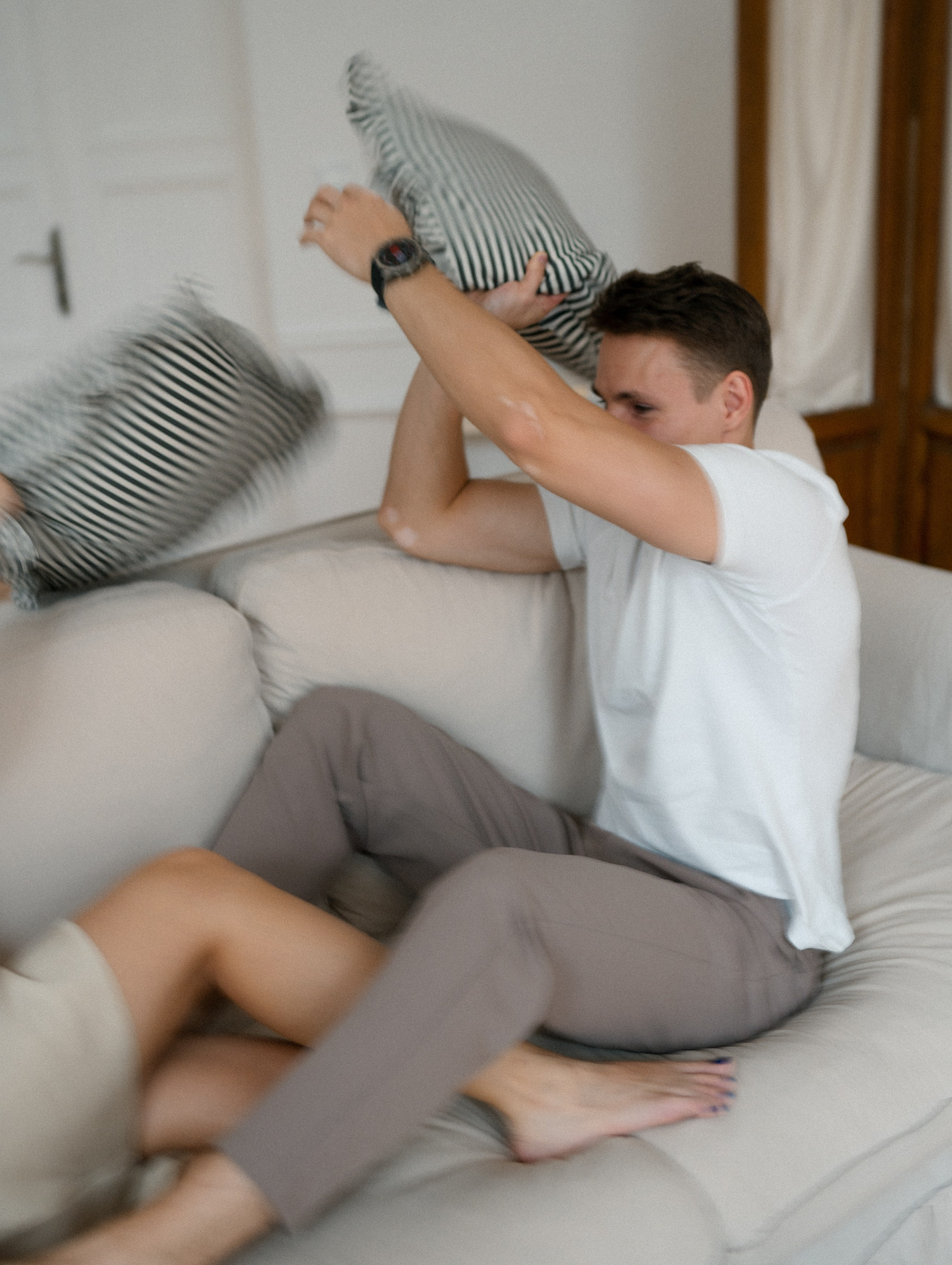 Morning pillow fight. Фотограф в Алматы Анастасия Новоселова