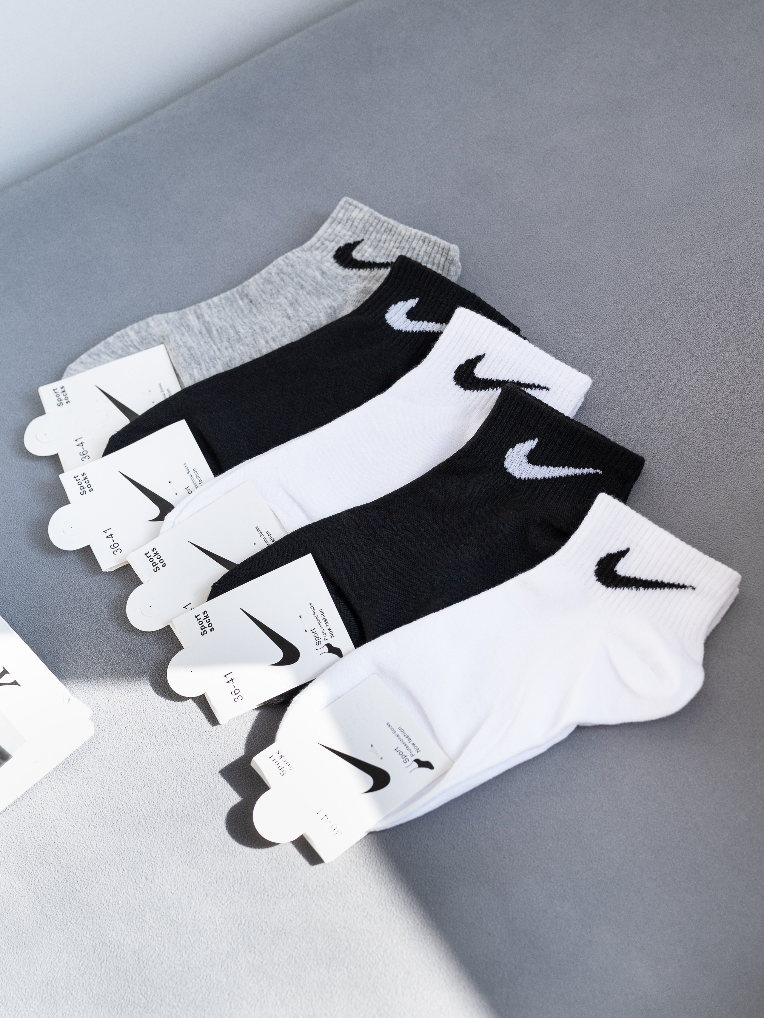 Носки съемка в студии (модель+предметка). Предметный фотограф, фото для маркетплейсов Пятигорск, КМВ