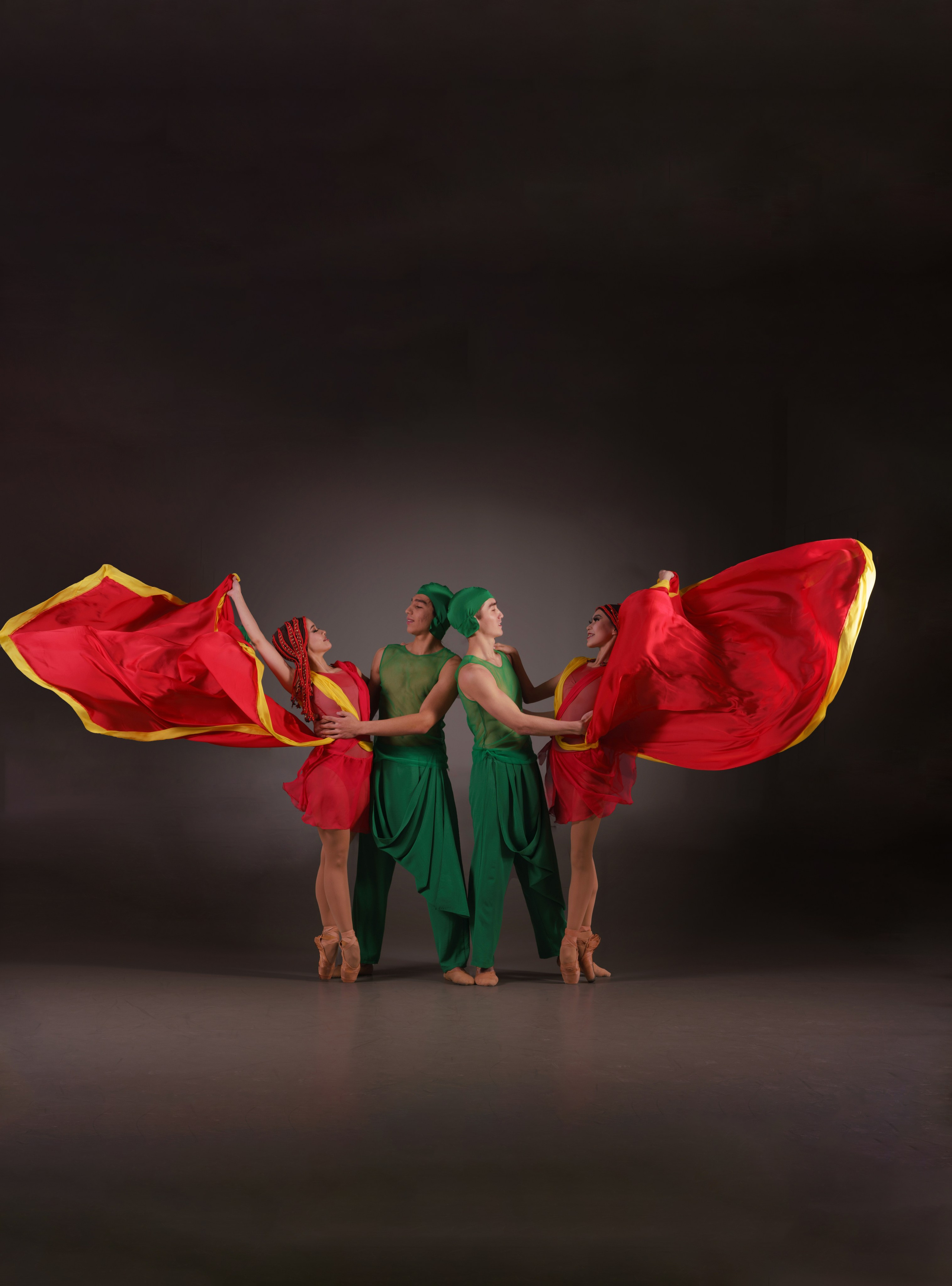 Анонс спектакля «Легенда о Тюльпане». Фотограф Алматы, курс по Фотографии в Алматы. Дмитриева Наталья