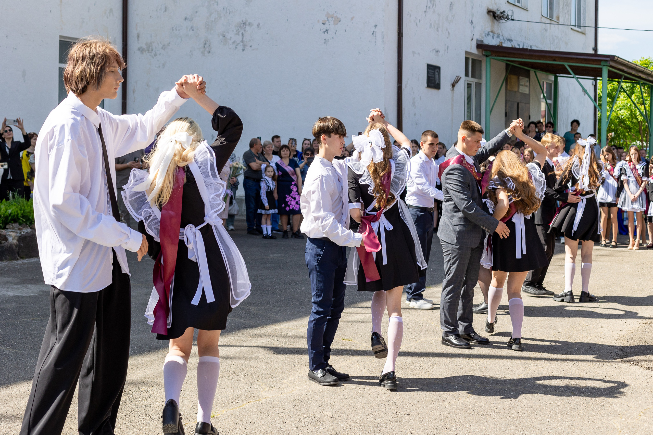 Последний звонок. Выпускные альбомы Майкоп, Краснодар Елена Золотарева