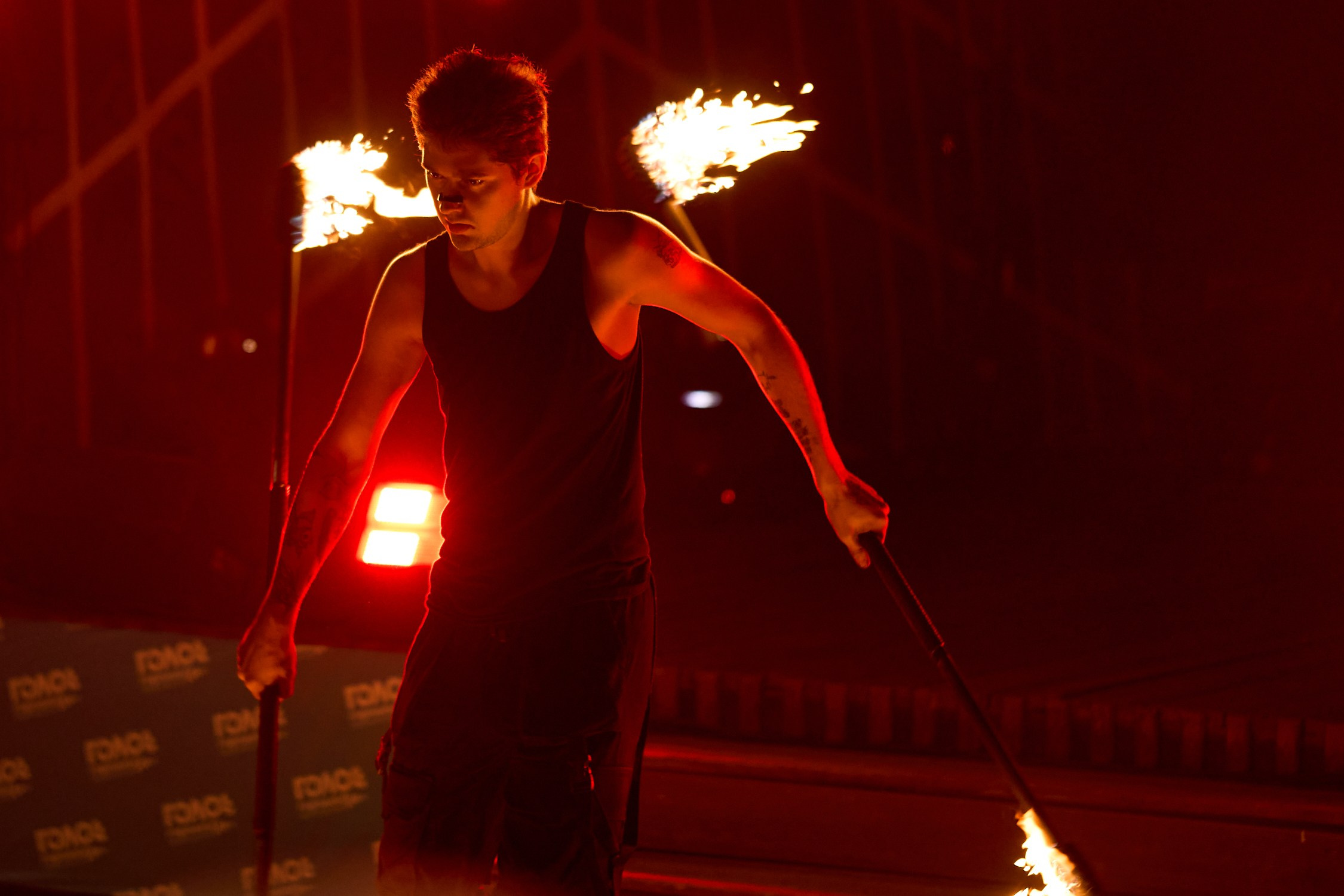 Голос города Елец 2025. Фаершоу. Фотографирует красивое Денис Горностаев