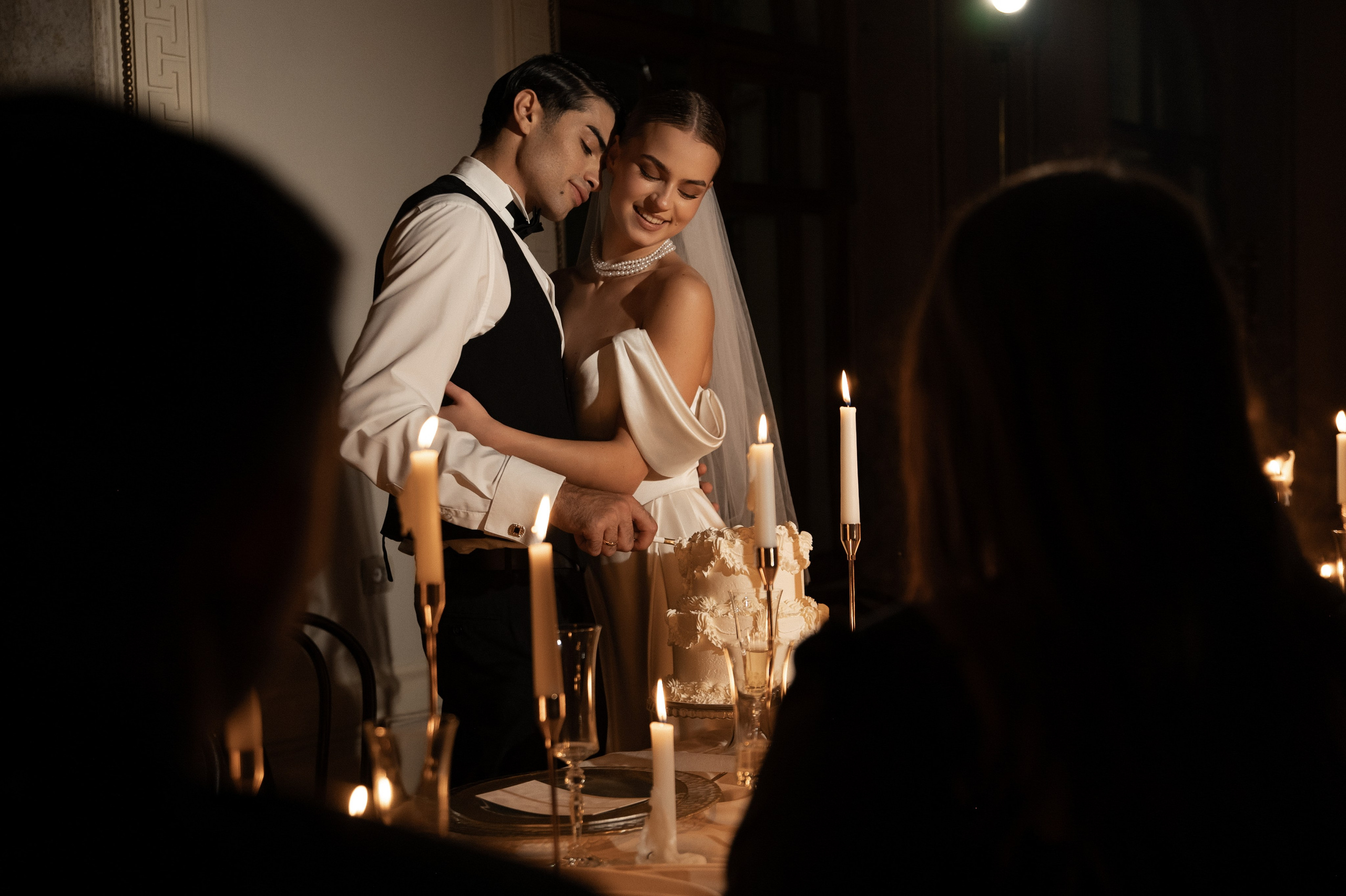 Камерный свадебный ужин при свечах в старинном особняке в фотостудии 21. Kult. Ярослава Ерина — свадебный фотограф в Москве