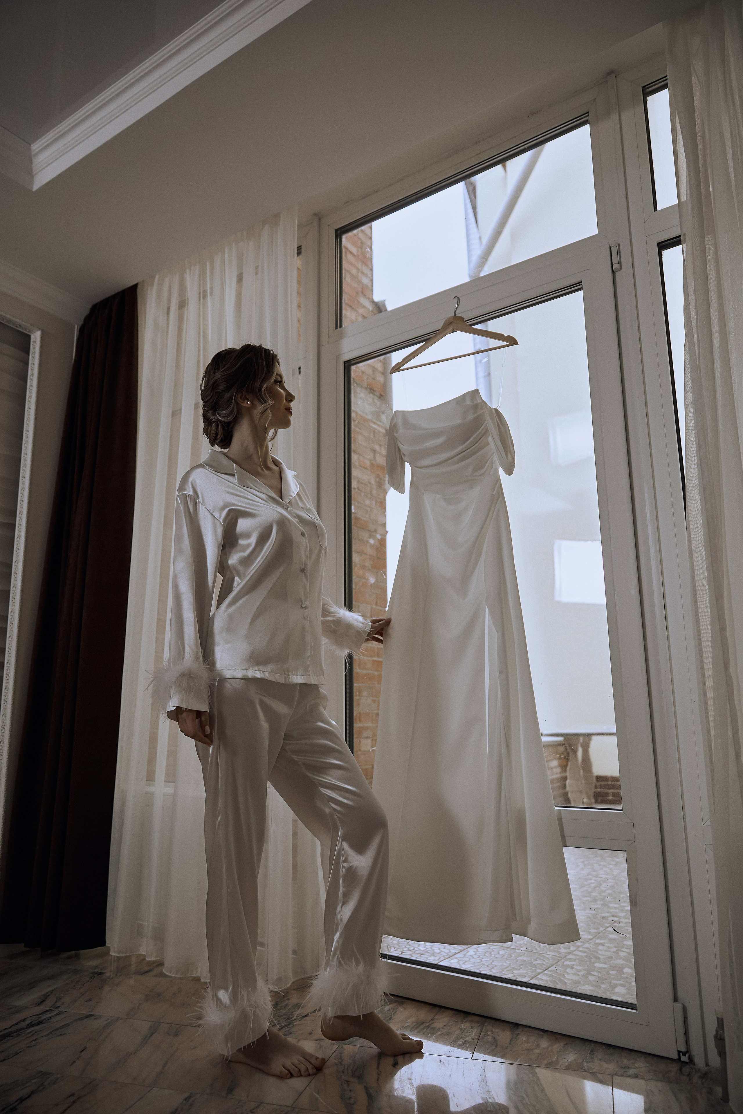 Утро невесты в отеле. Фотограф в Твери Helga J. Fox